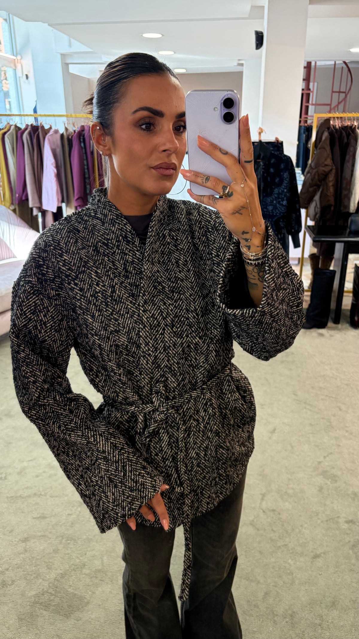 Giacca cappotto kimono spigato nero e panna con cintura aw