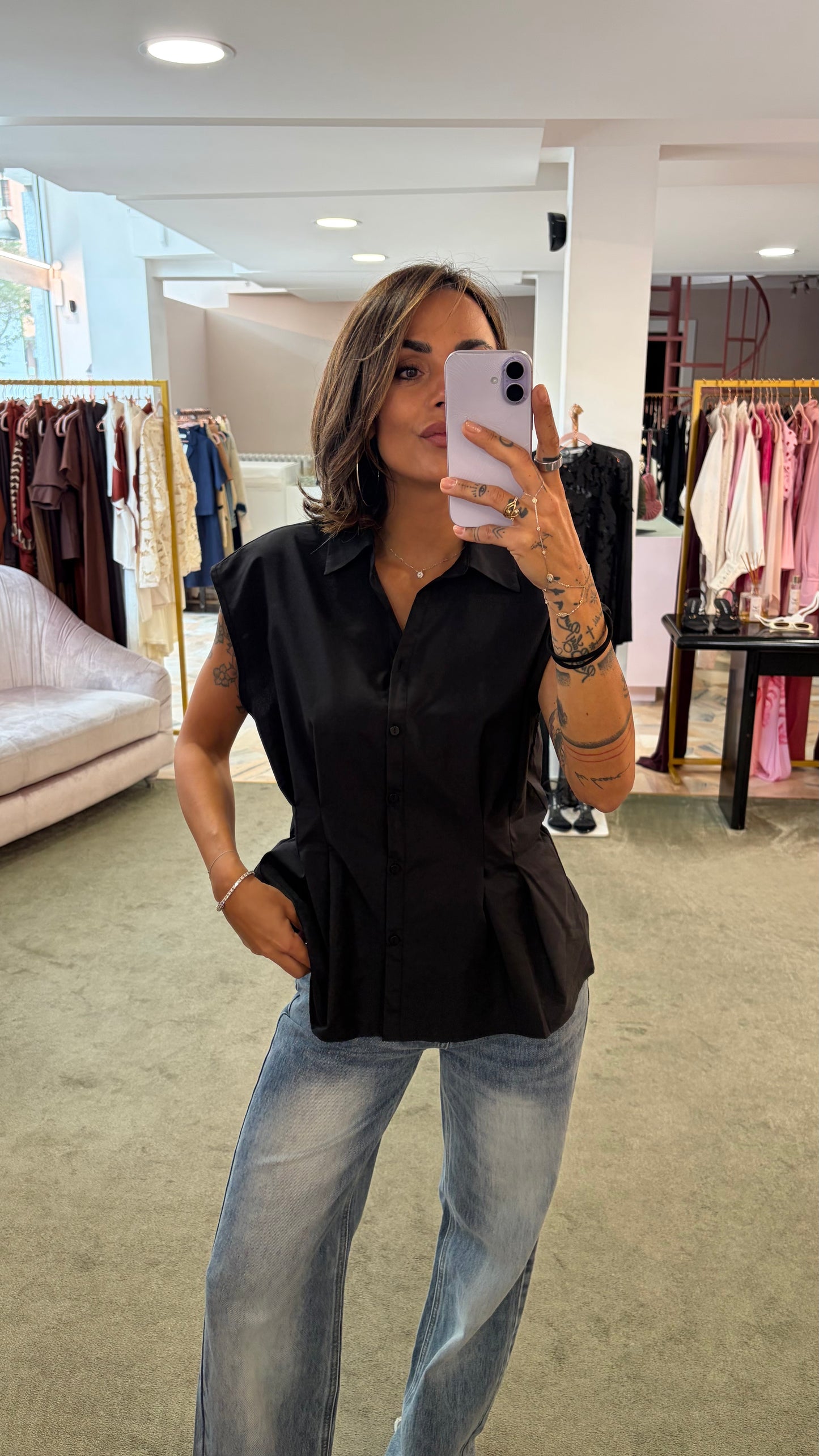 Camicia nera sciancrata manica scesa sy