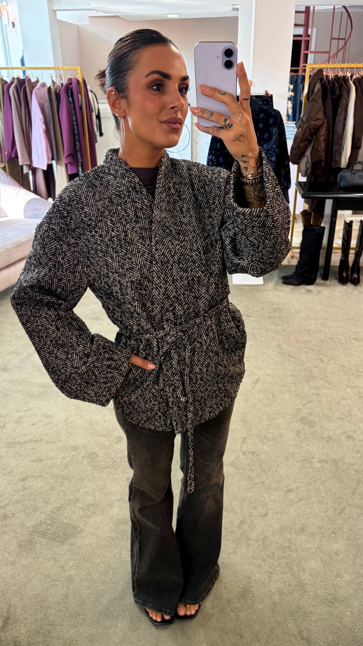 Giacca cappotto kimono spigato nero e panna con cintura aw