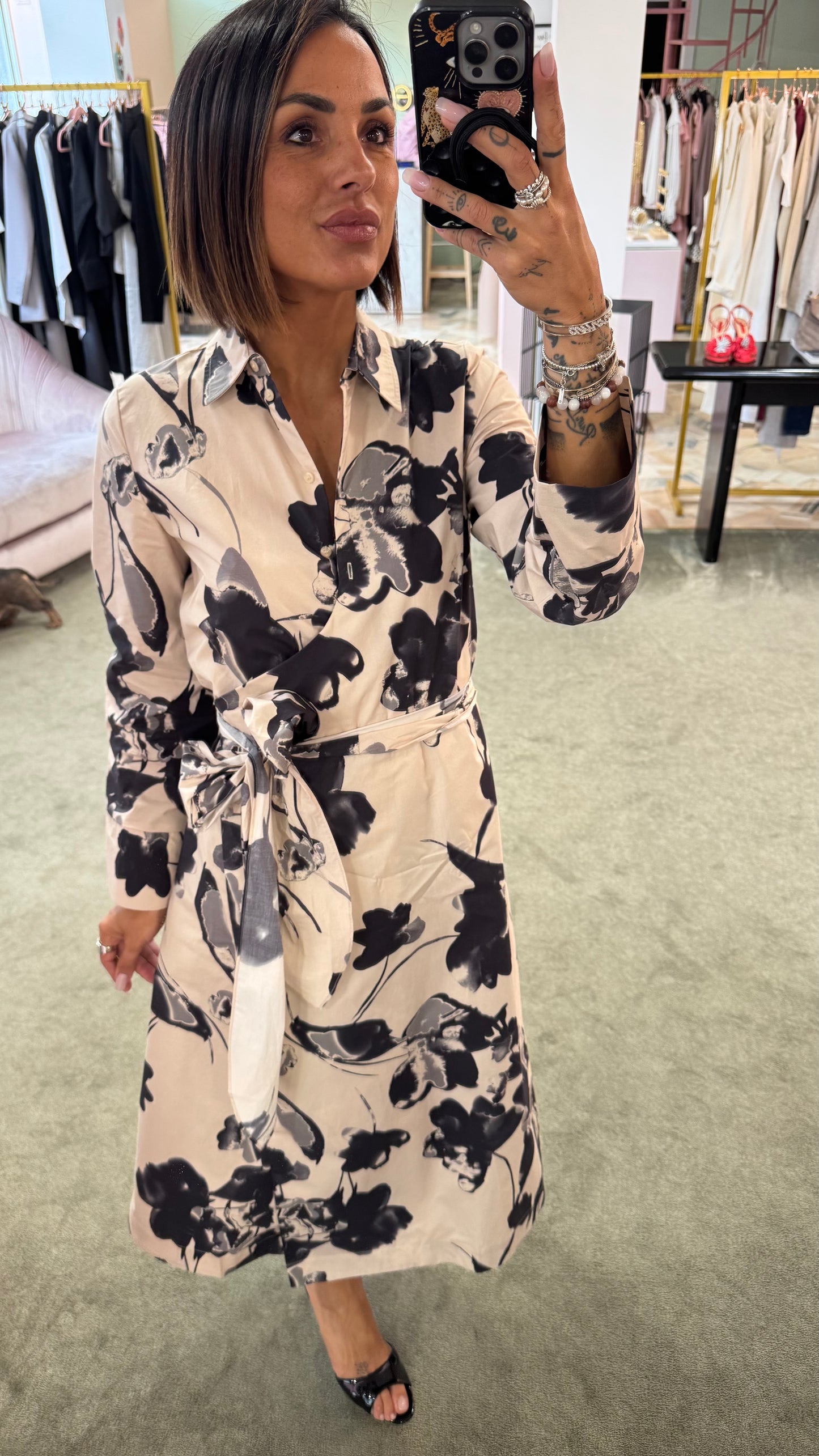 Abito beige con fiori neri a portafoglio  sl
