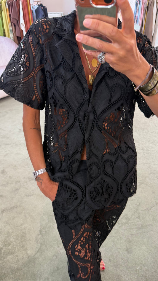 Camicia over nera in pizzo manica corta gl