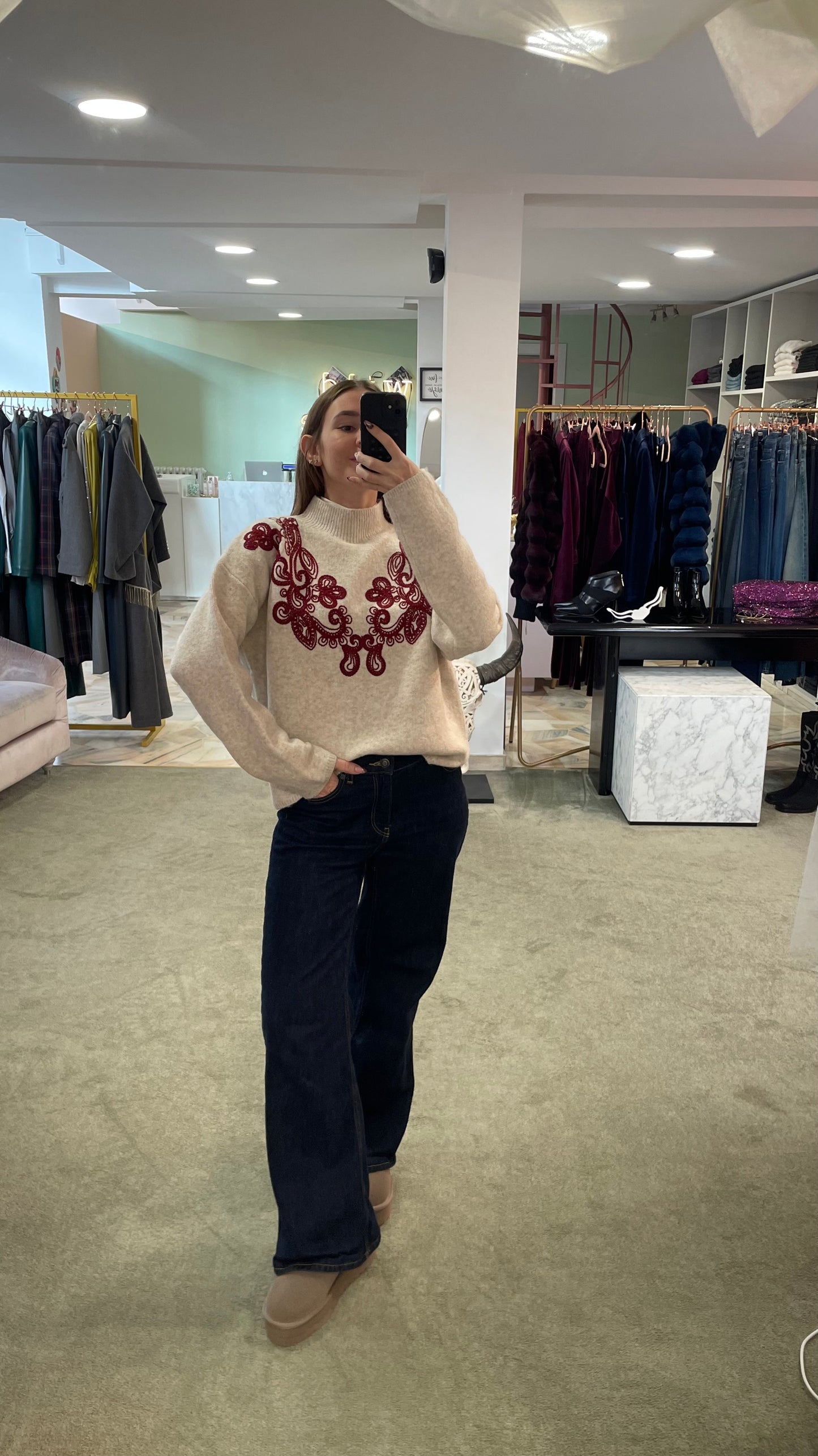 Maglione lupetto panna melange con ricami bordeaux bj