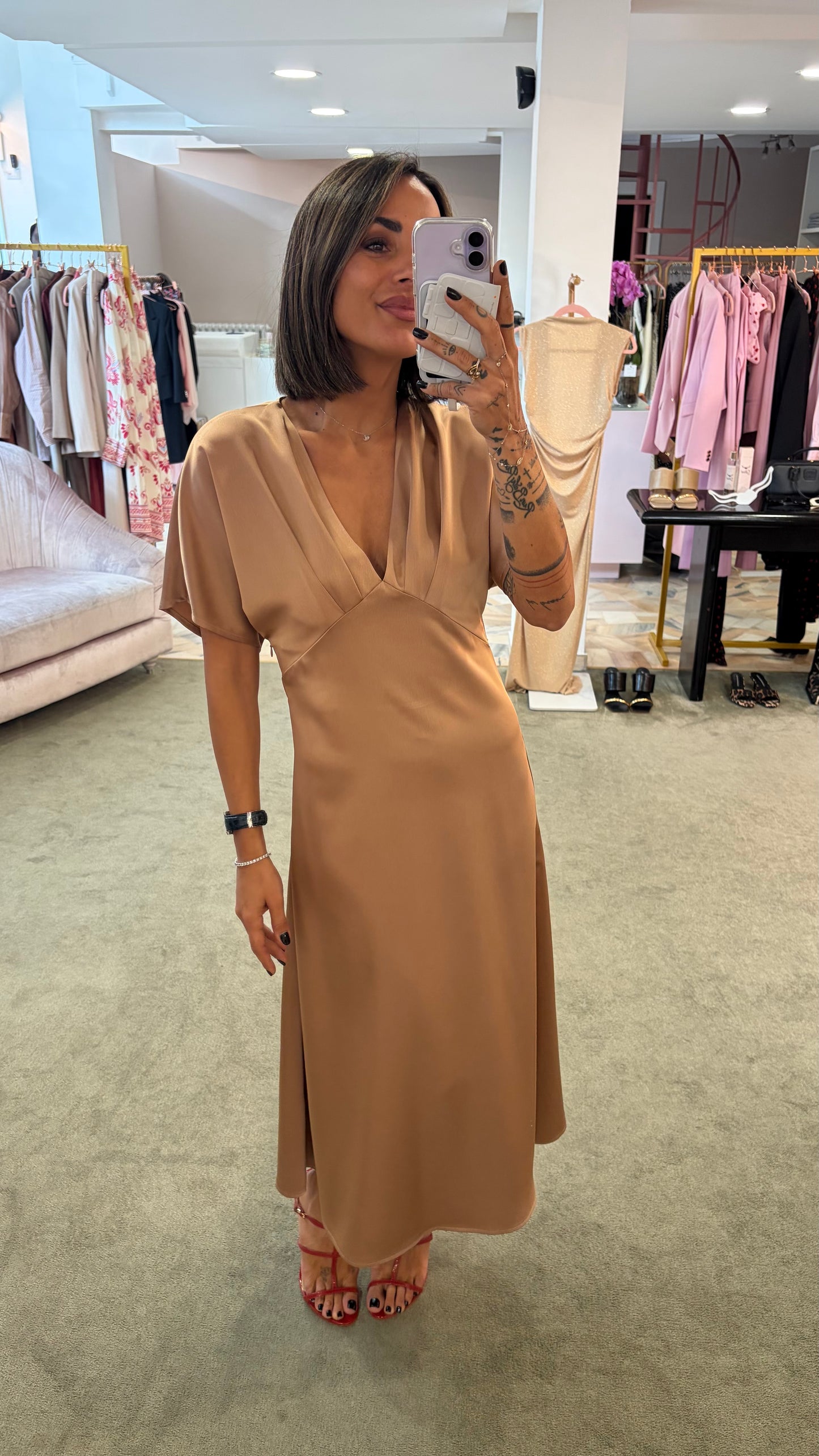 Abito midi nude rose’ in satin manica scesa bj
