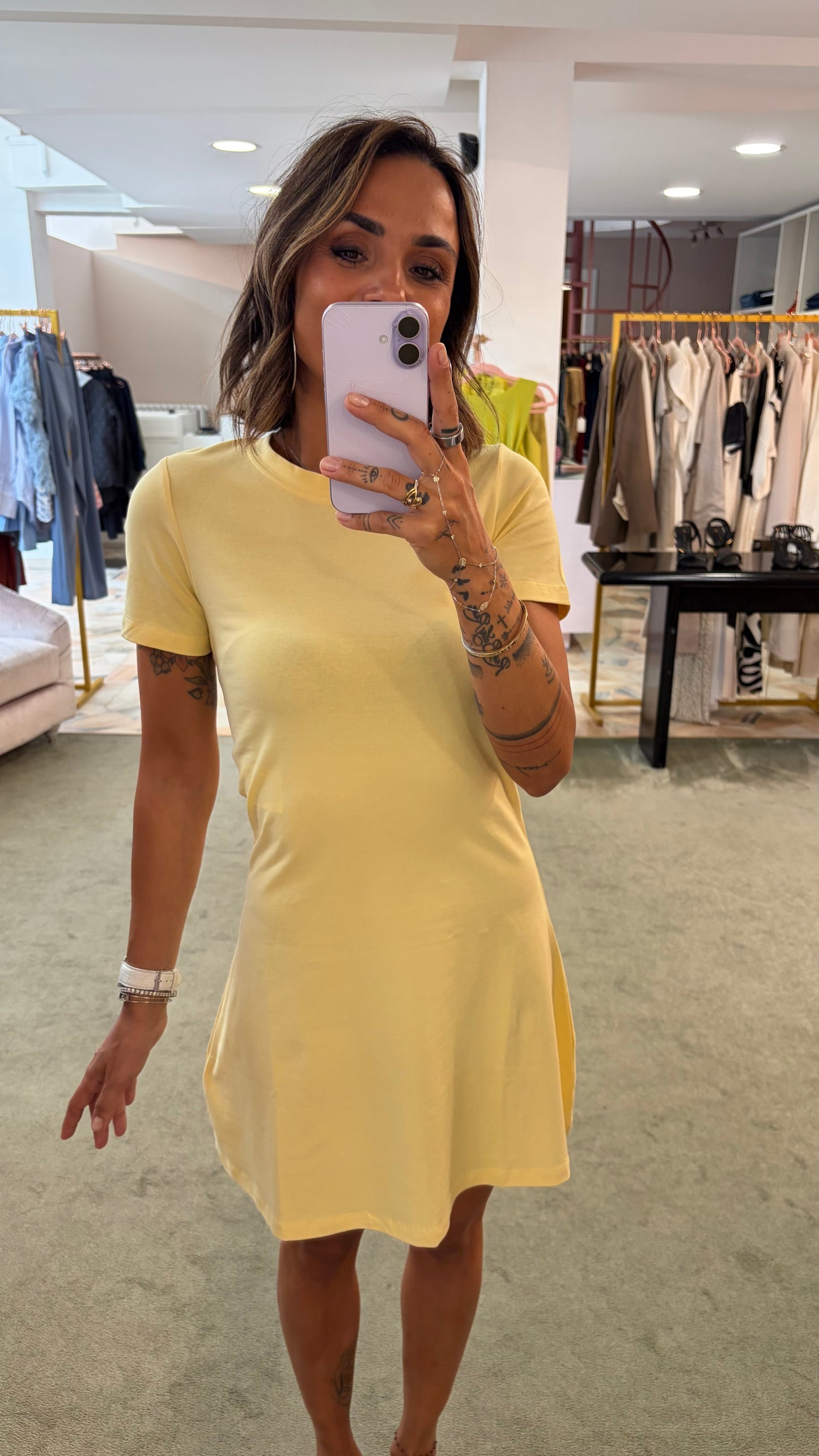 Abito corto giallo burro scampanato manica corta jx