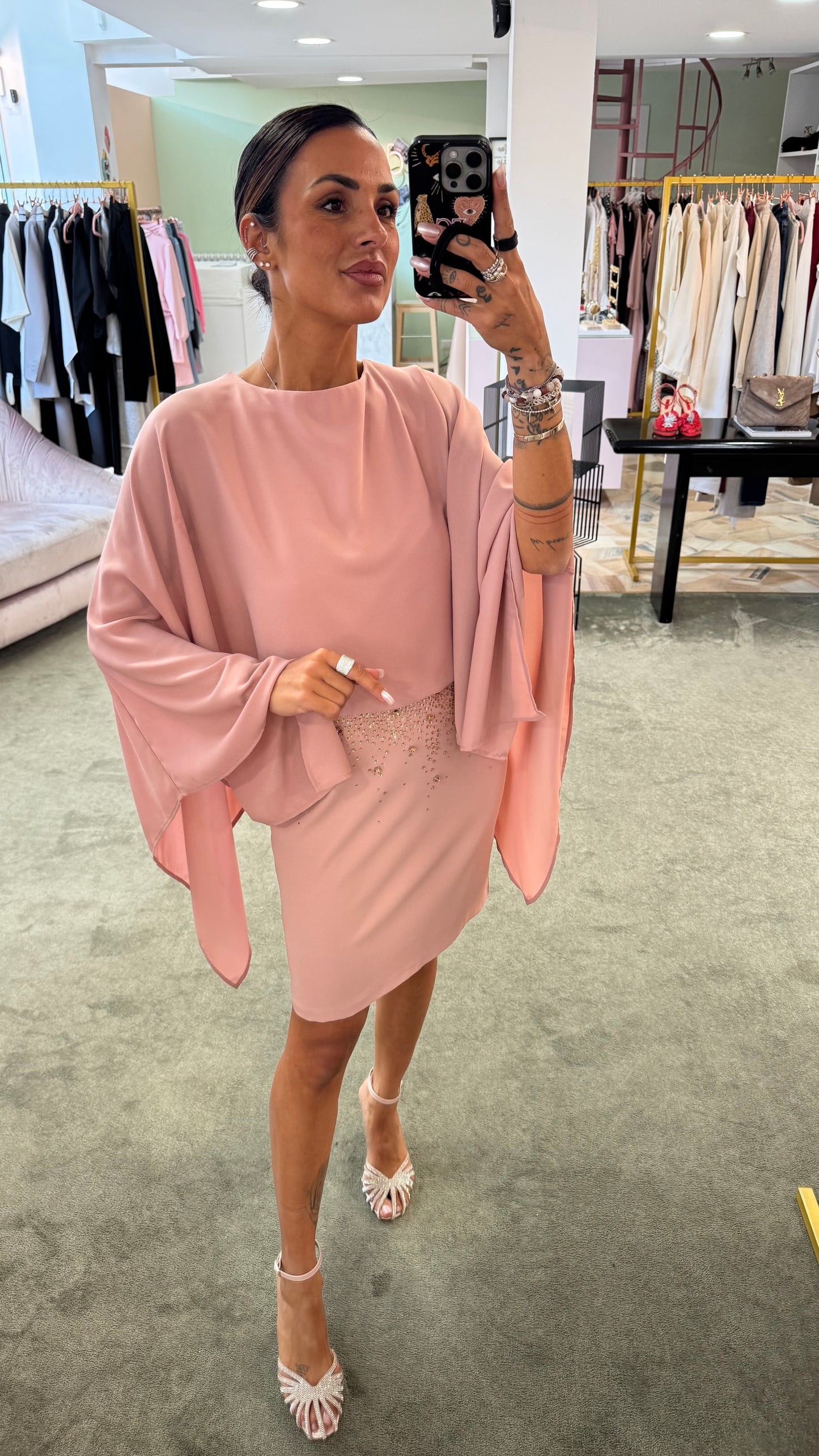 Abito rosa con cristalli manica kimono fr