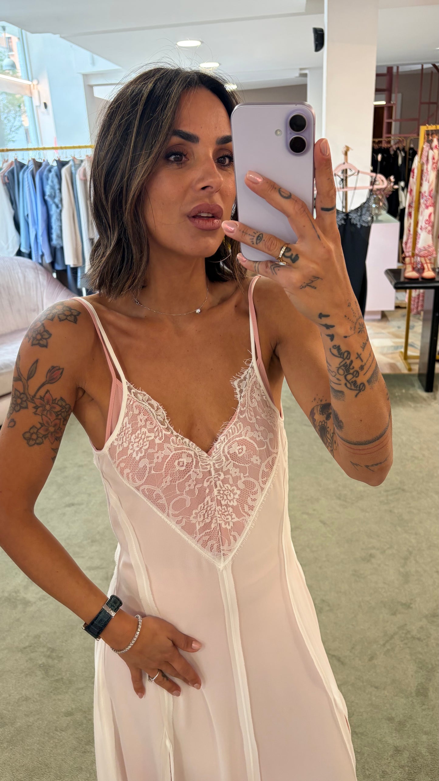 Abito lungo rosa e bianco sottoveste con inserti in pizzo fr