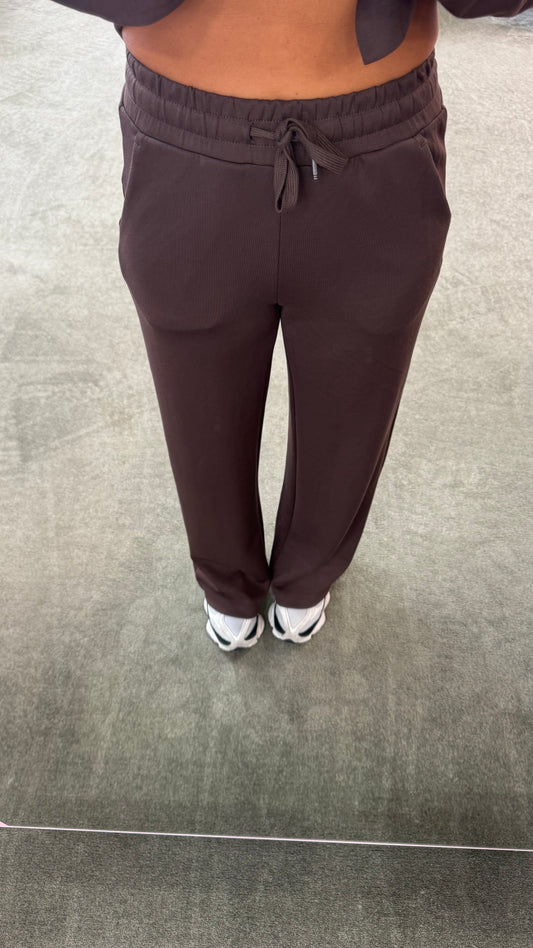 Joggers marrone in modal a palazzo sy