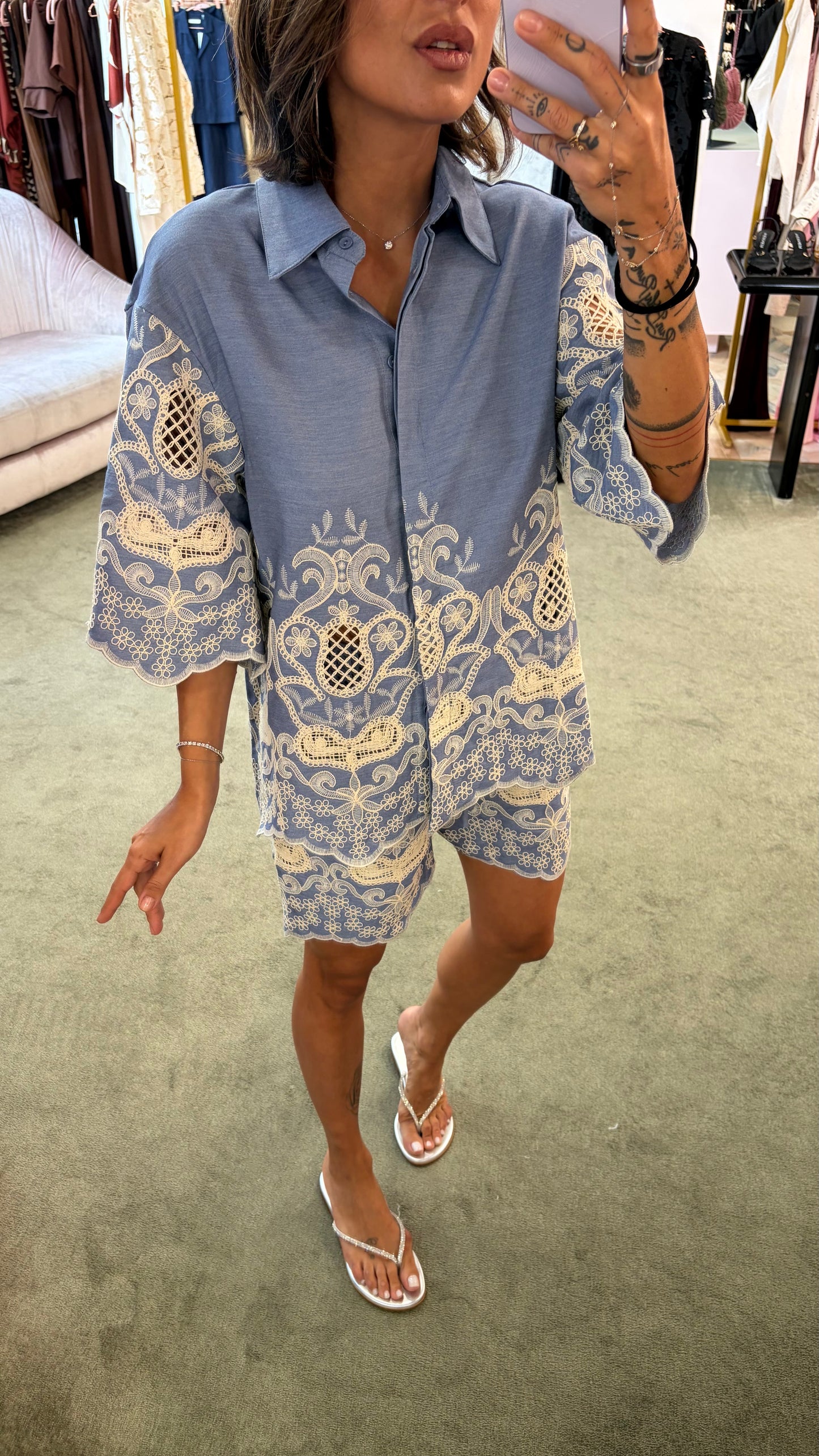 Shorts azzurro con ricami gl