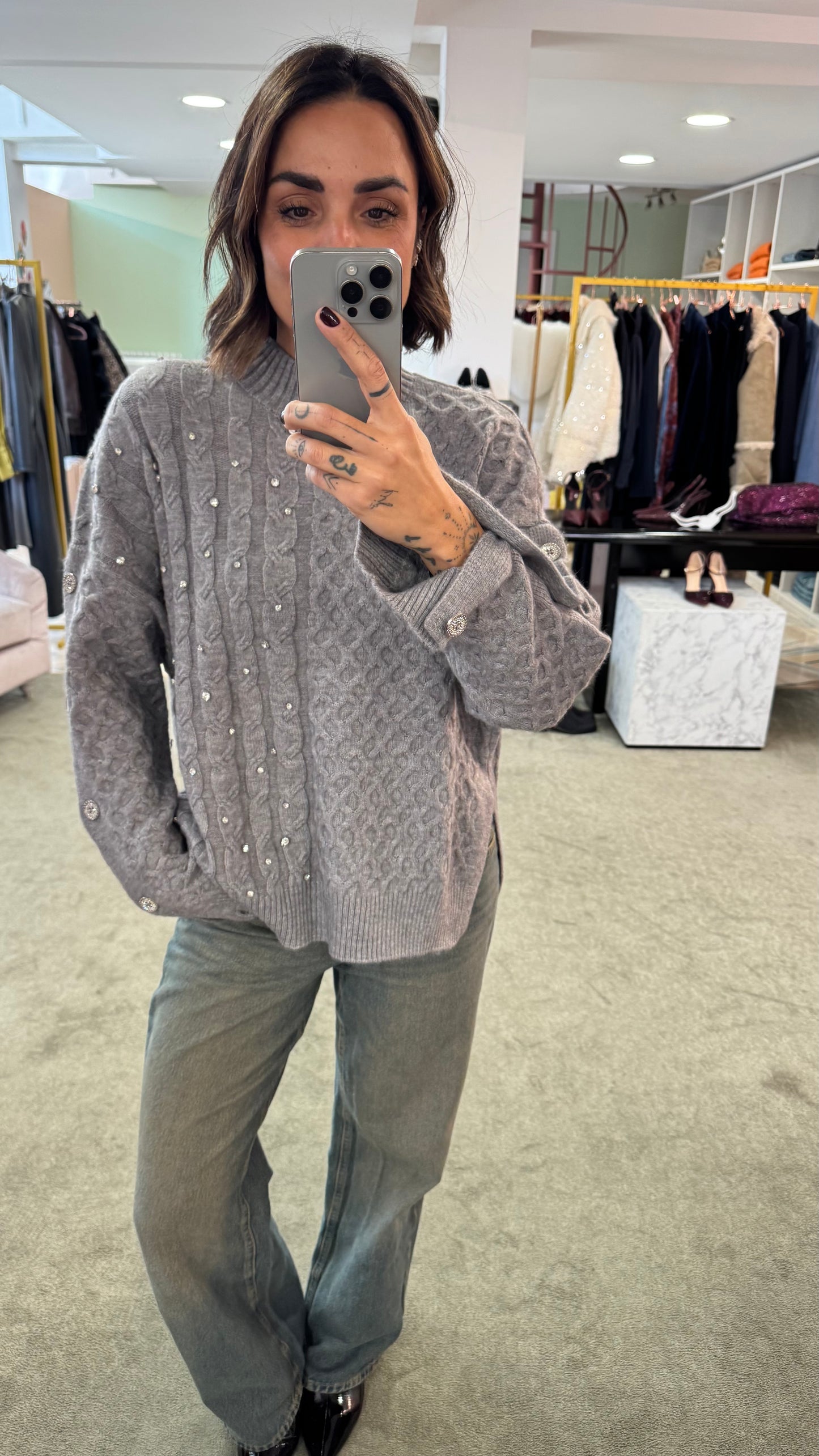 Maglione grigio a trecce con pietre fr