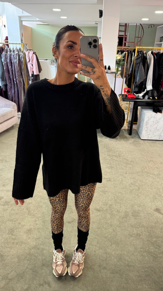 Maglione nero girocollo spacco dietro jx
