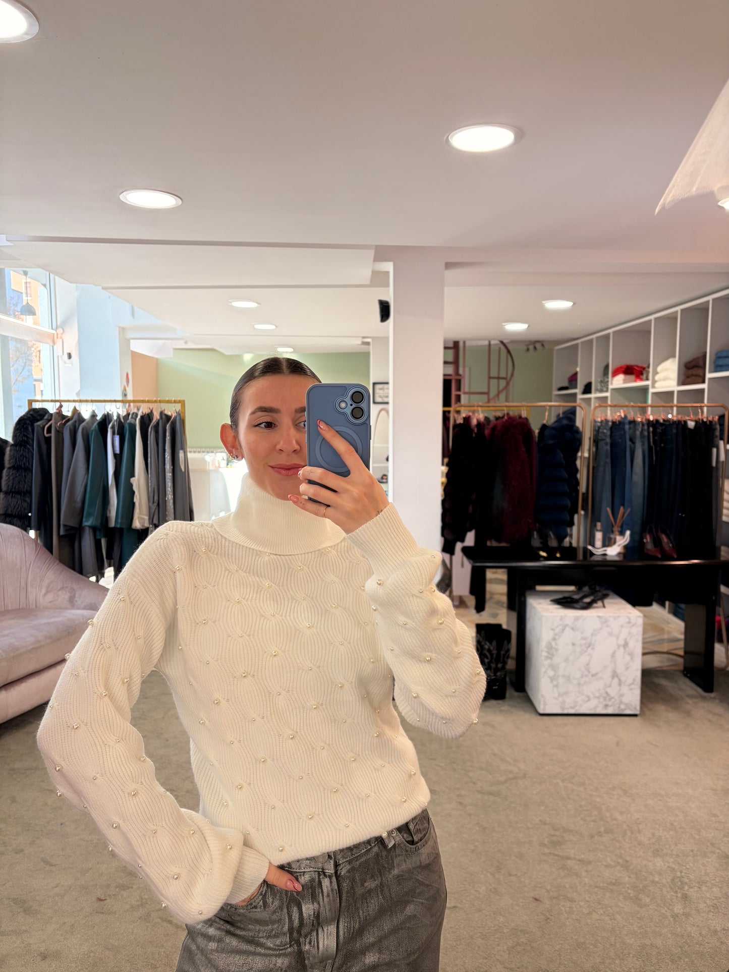 Dolcevita bianco a trecce con perle fr