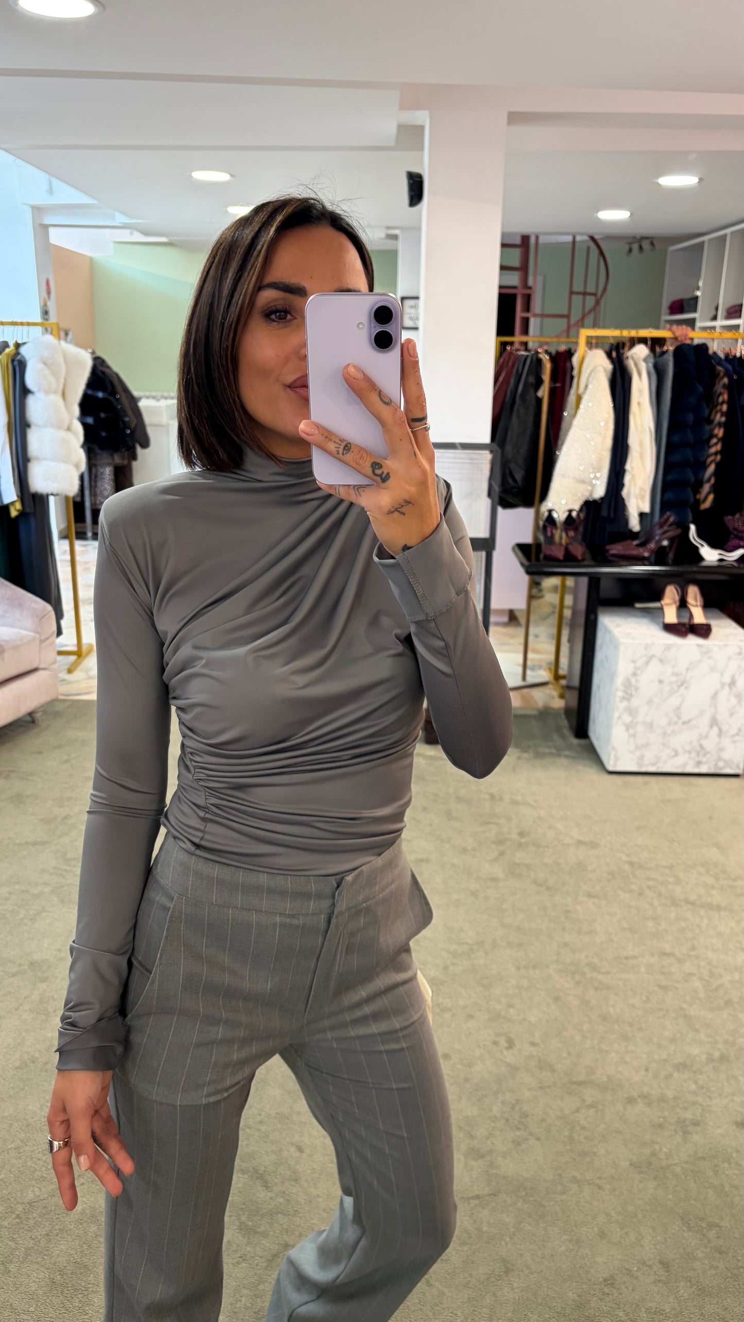 Maglia grigia manica lunga drappeggiata ks