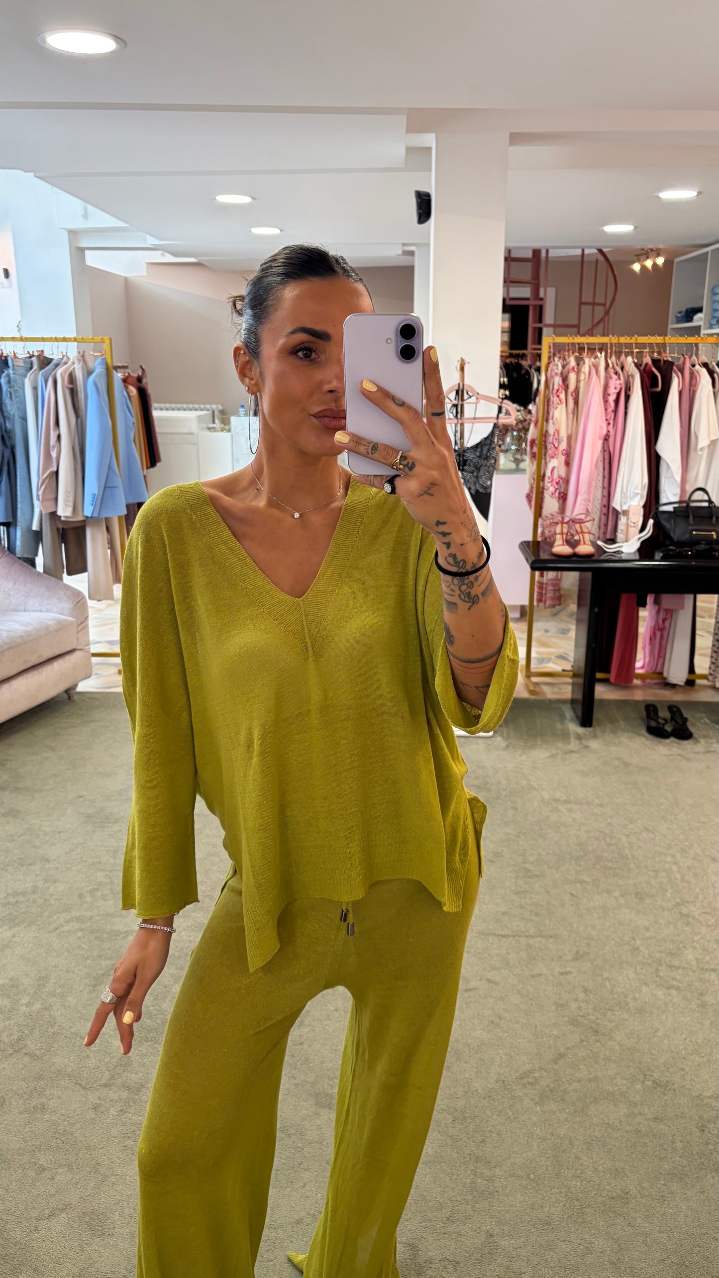 Maglia verde pistacchio scollo a v in lino fy