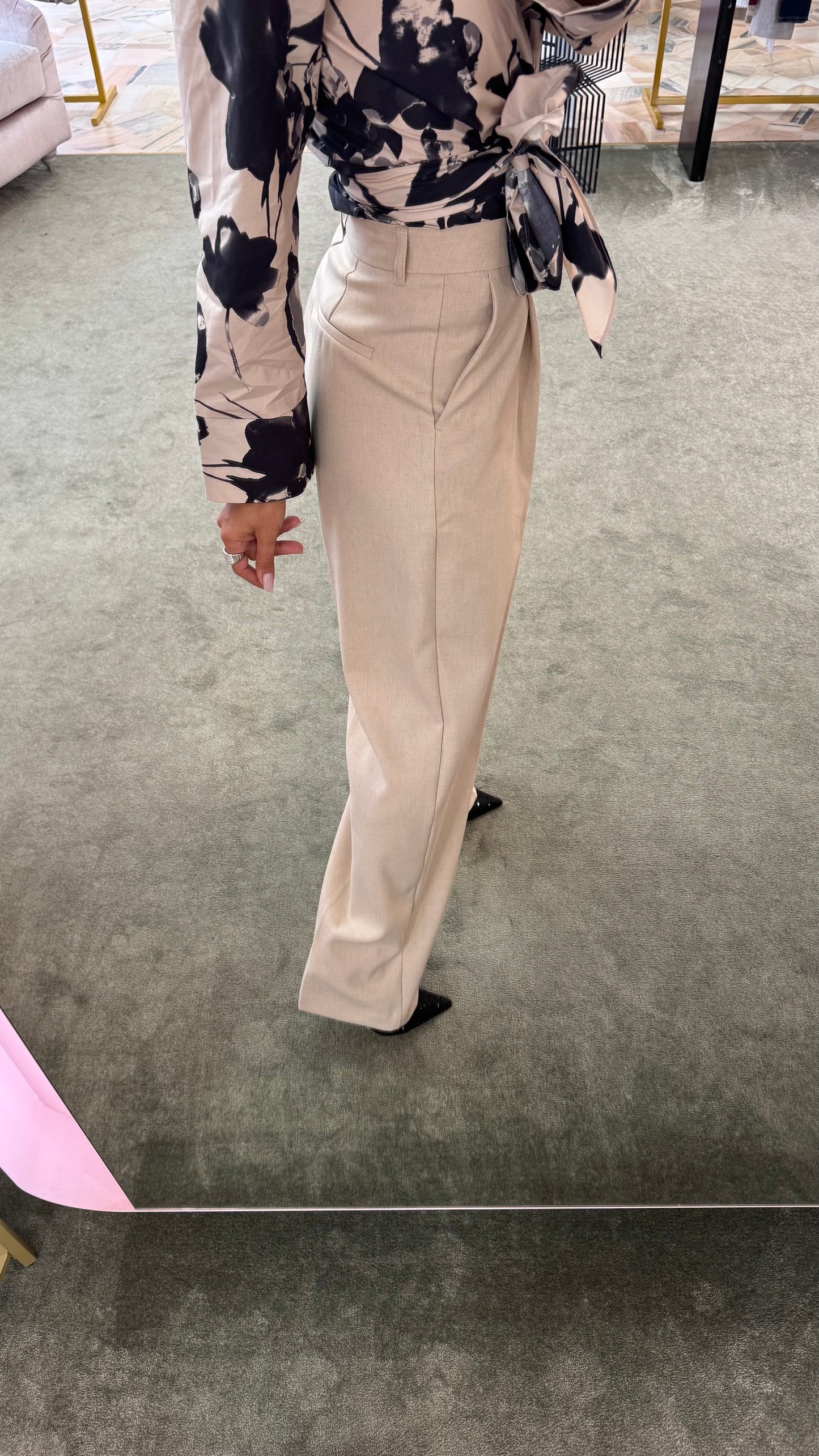 Pantaloni beige melange in lino con pences wide leg jx
