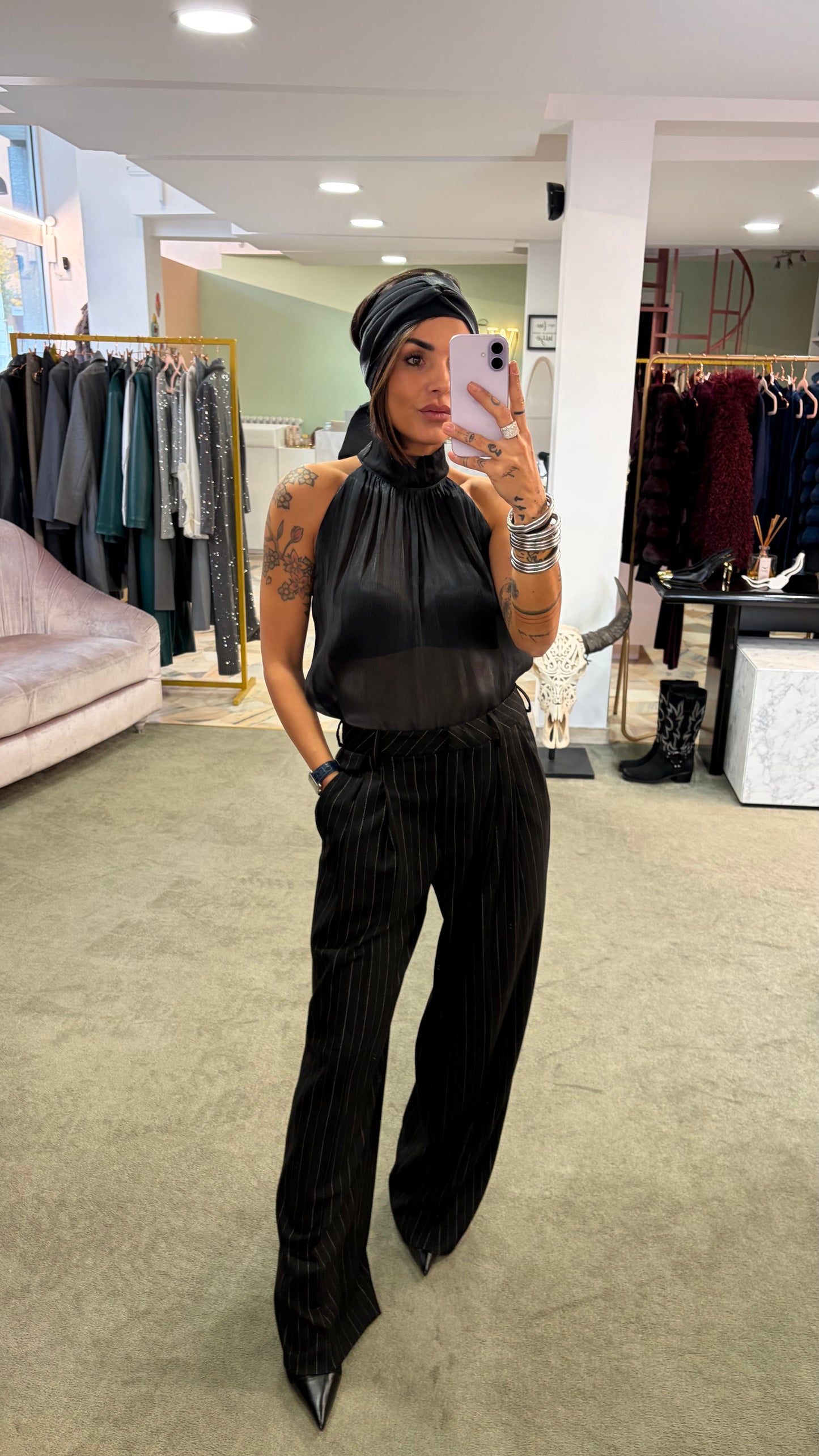 Camicia nera smanicata con sciarpina Actualee