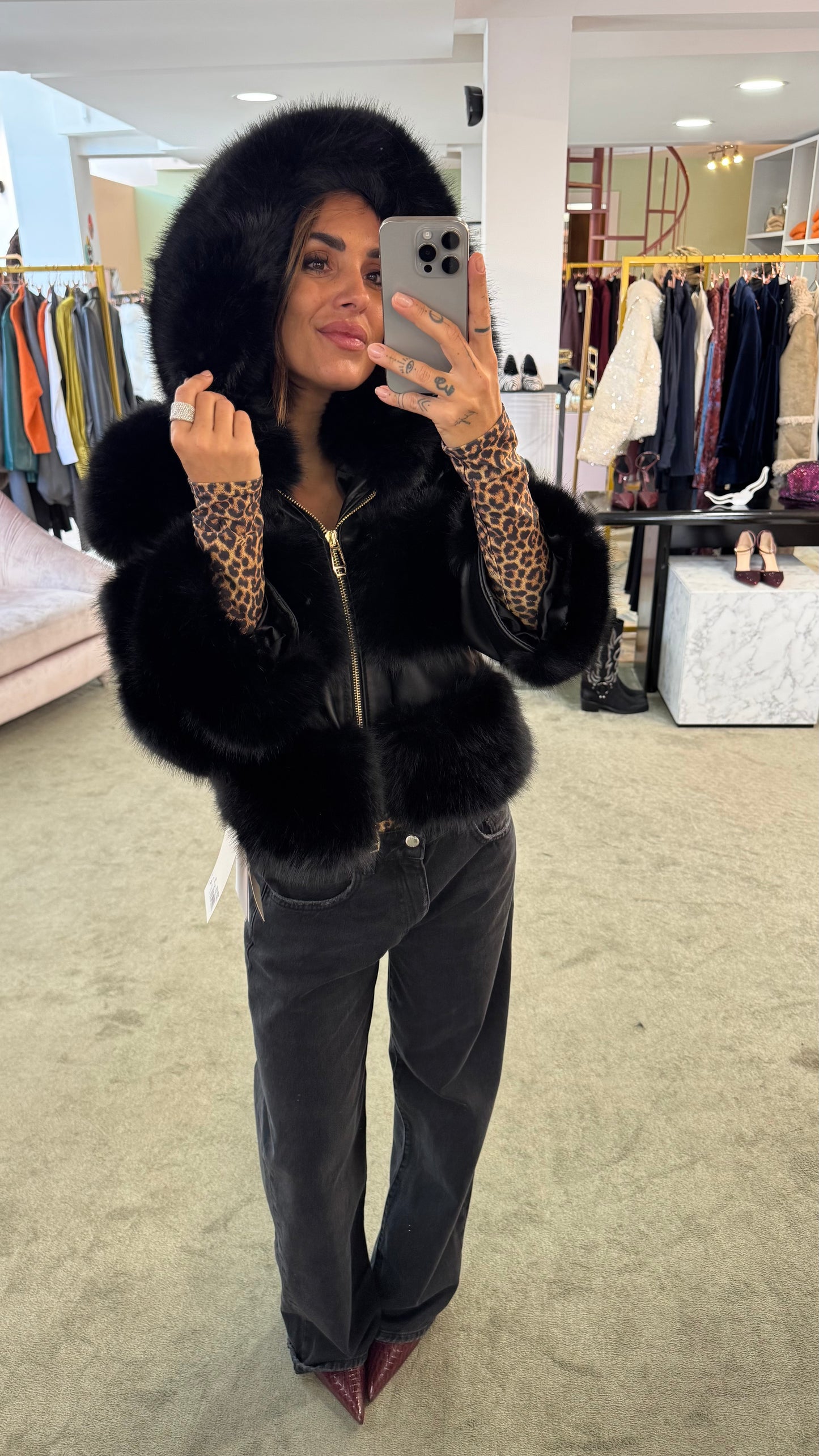 Pelliccia eco nera luxury con cappuccio ys