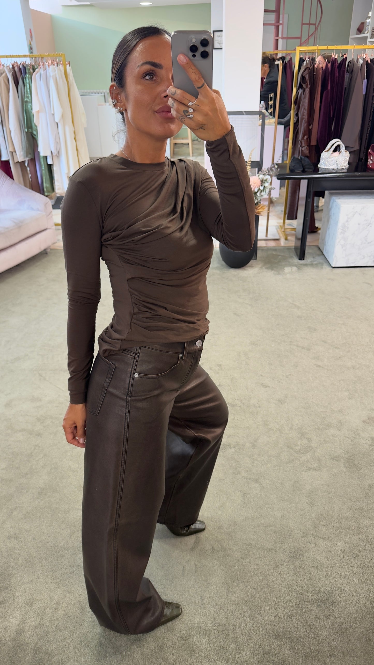 Pantaloni marroni in ecopelle stonewashed jx