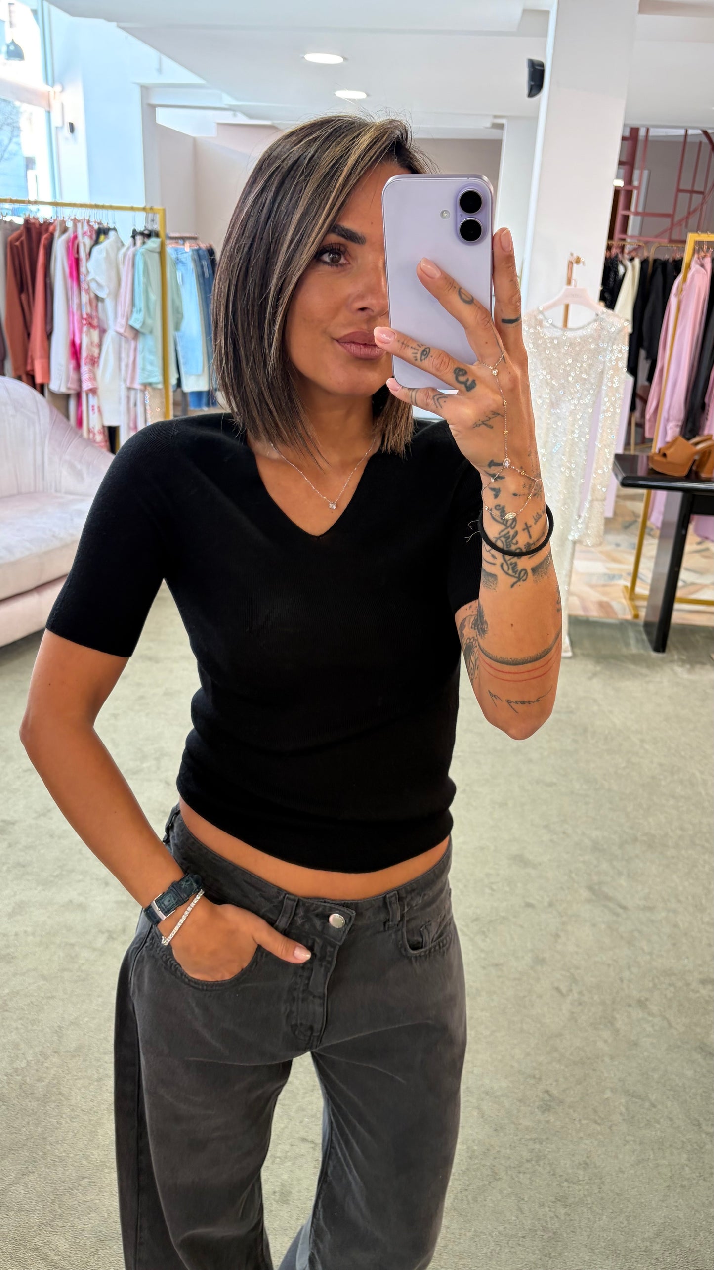 Maglia nera manica corta scollo a v Petite Pull