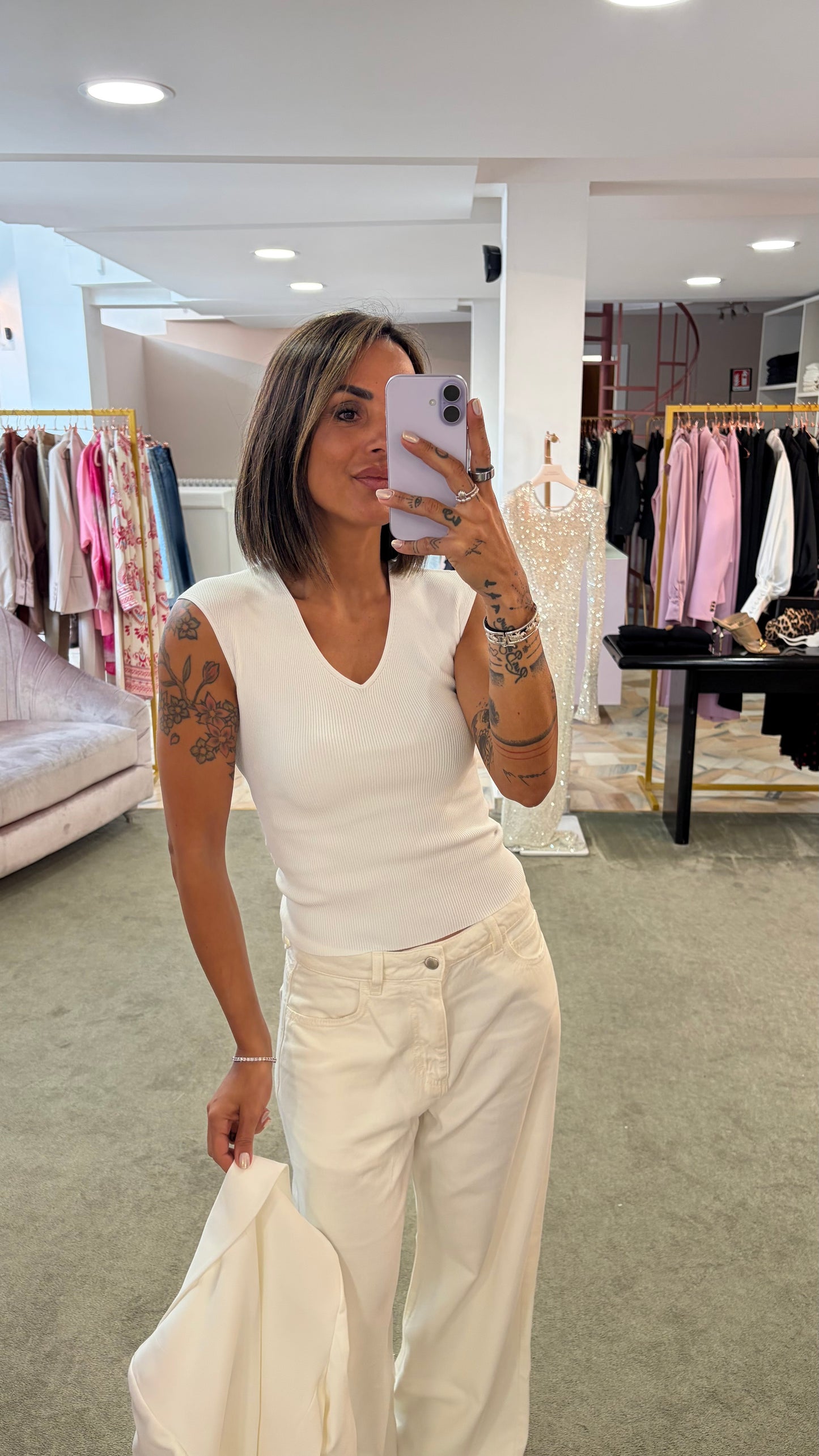 Canotta bianca scollo a v costine Petite Pull