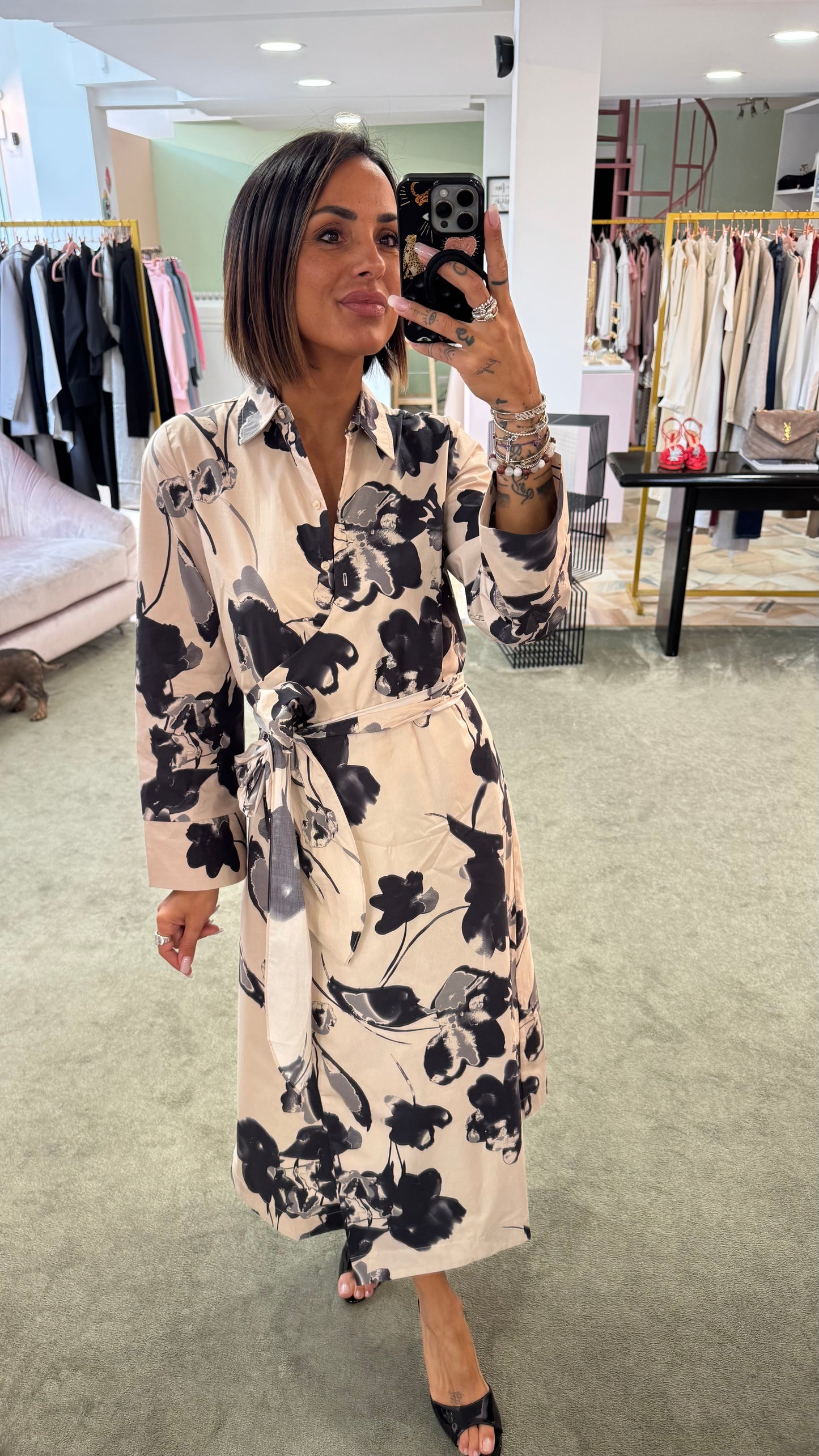 Abito beige con fiori neri a portafoglio  sl
