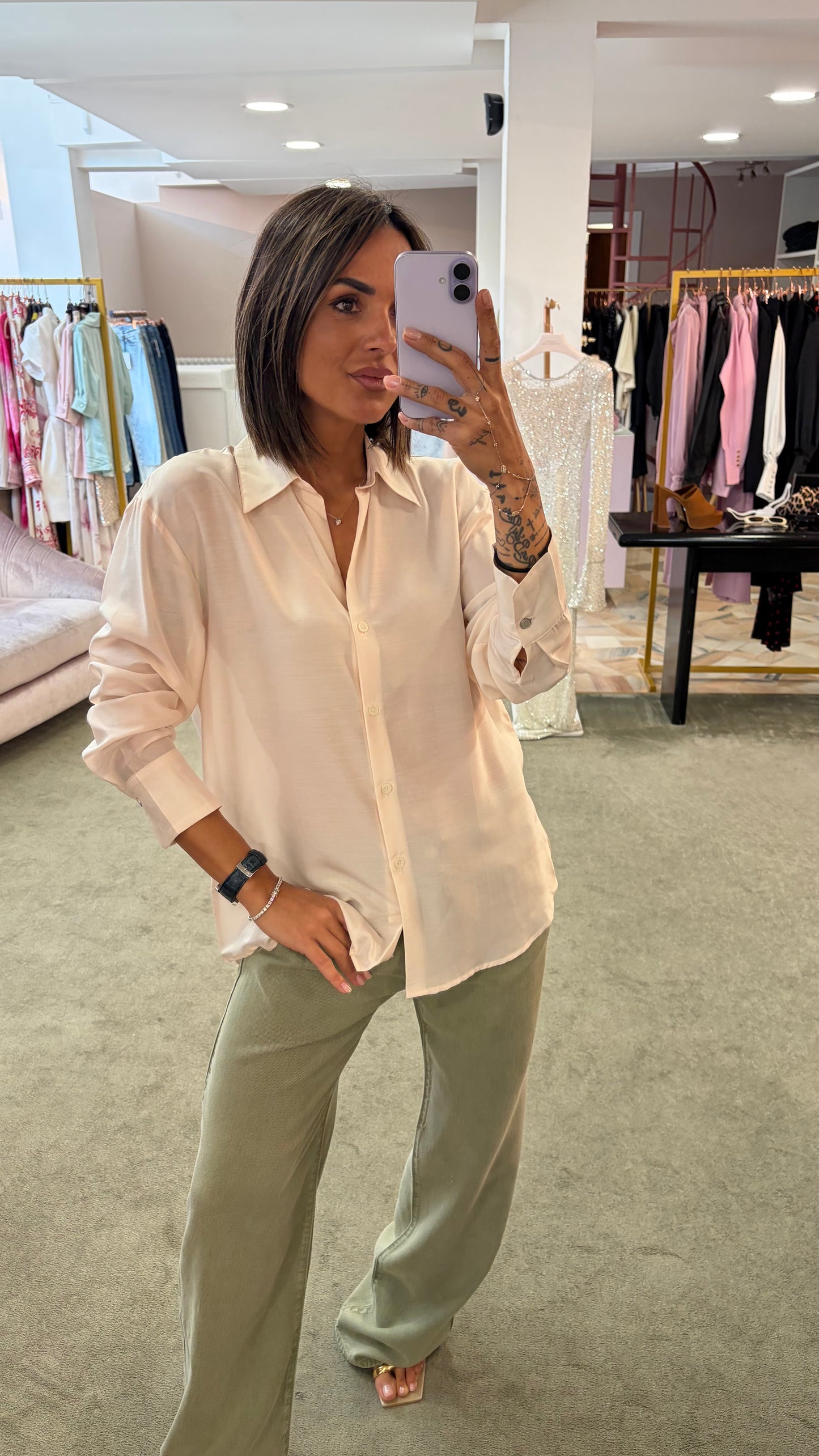 Camicia rosa chiaro  scollo a v glp