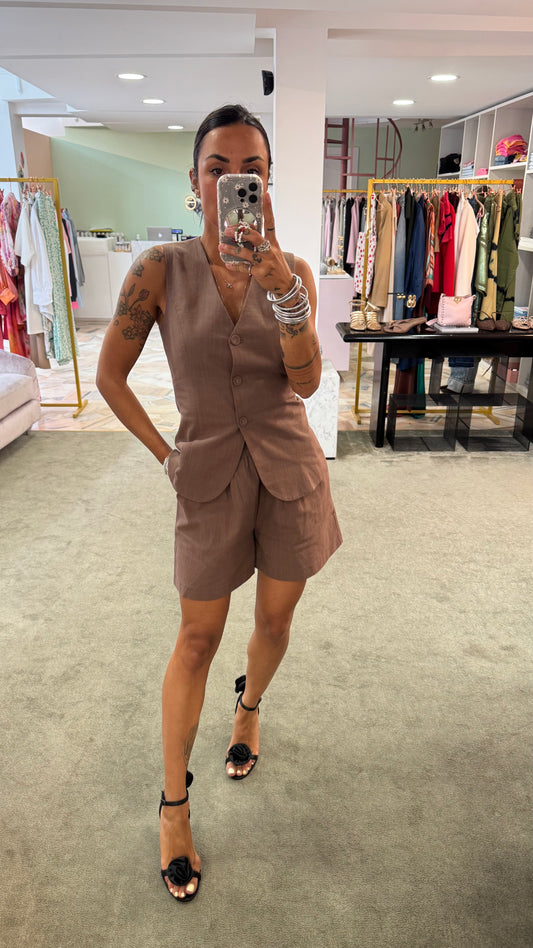 Set completo gilet e shorts marrone ep