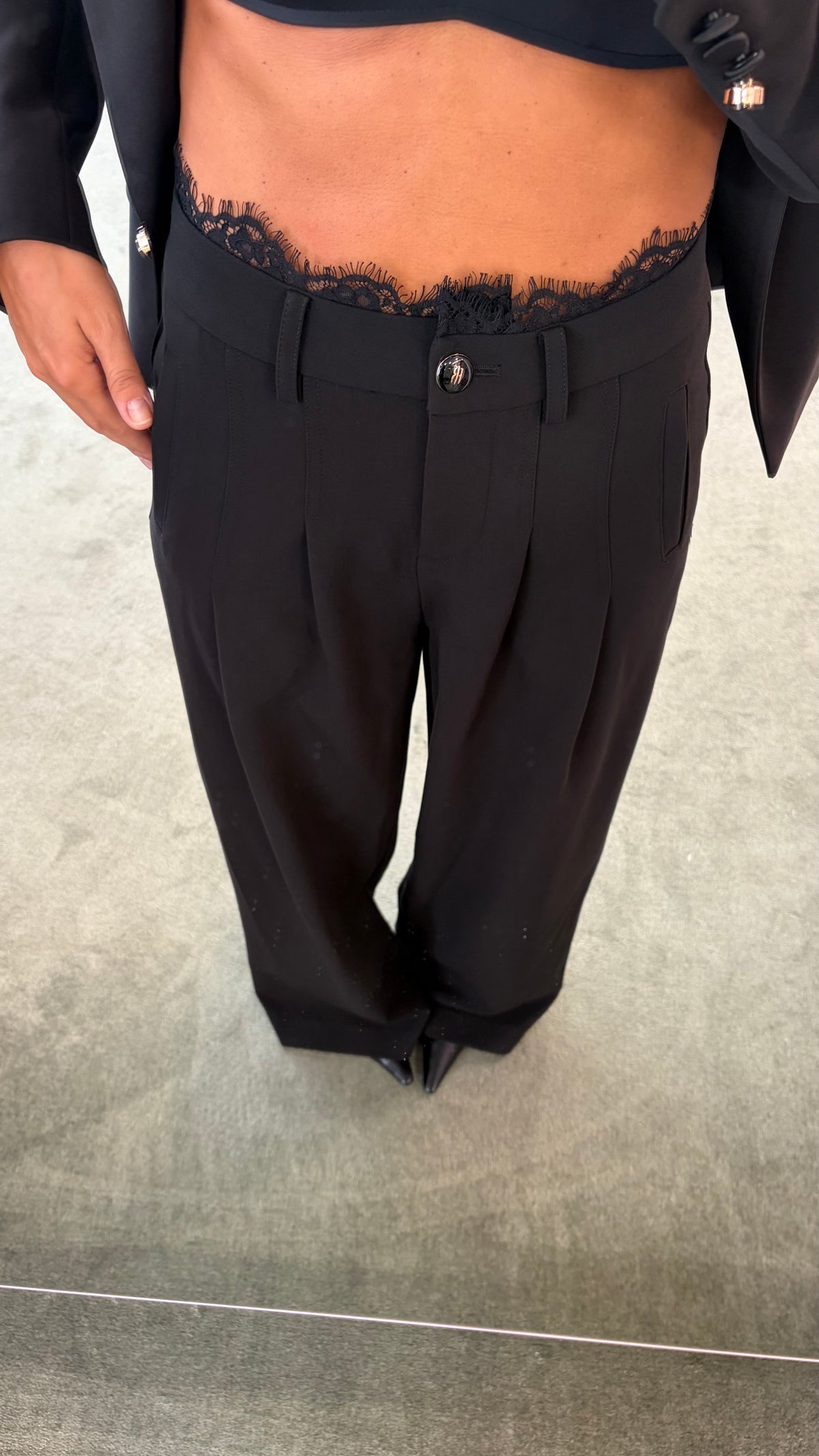 Pantaloni neri con pizzo in vita wide leg fr