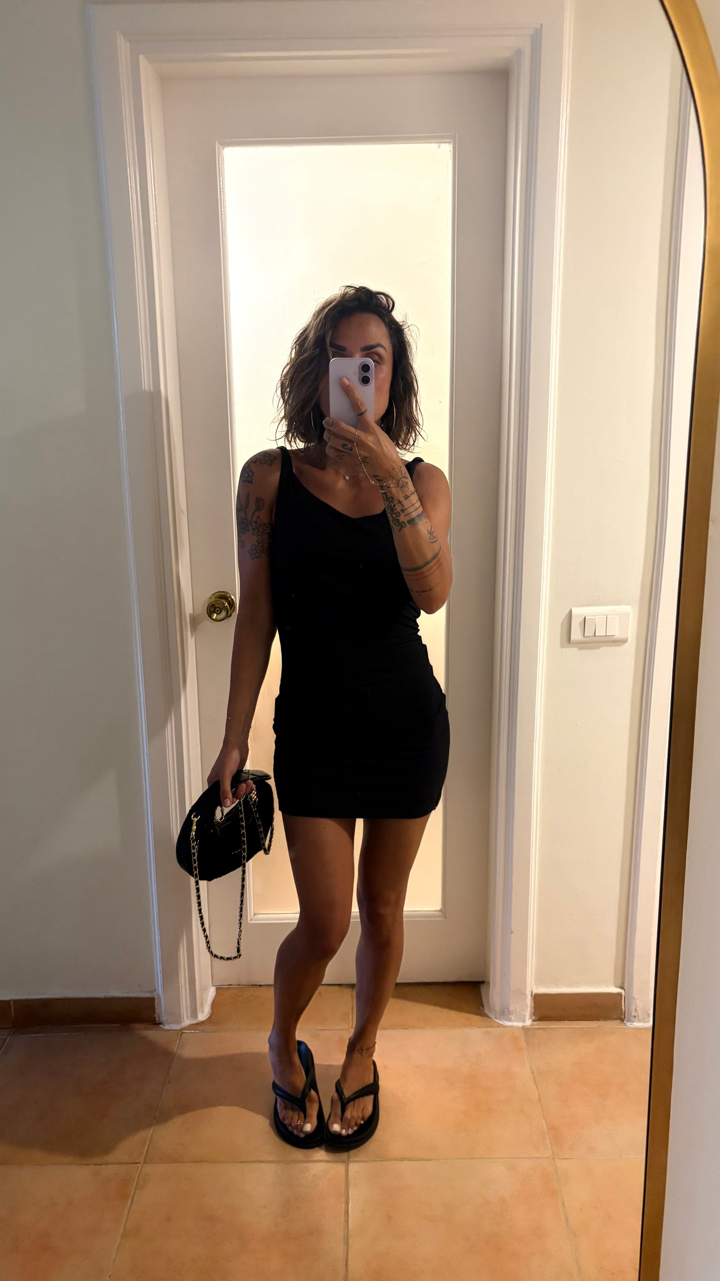 Abito corto nero con spallina torchon Hinnominate