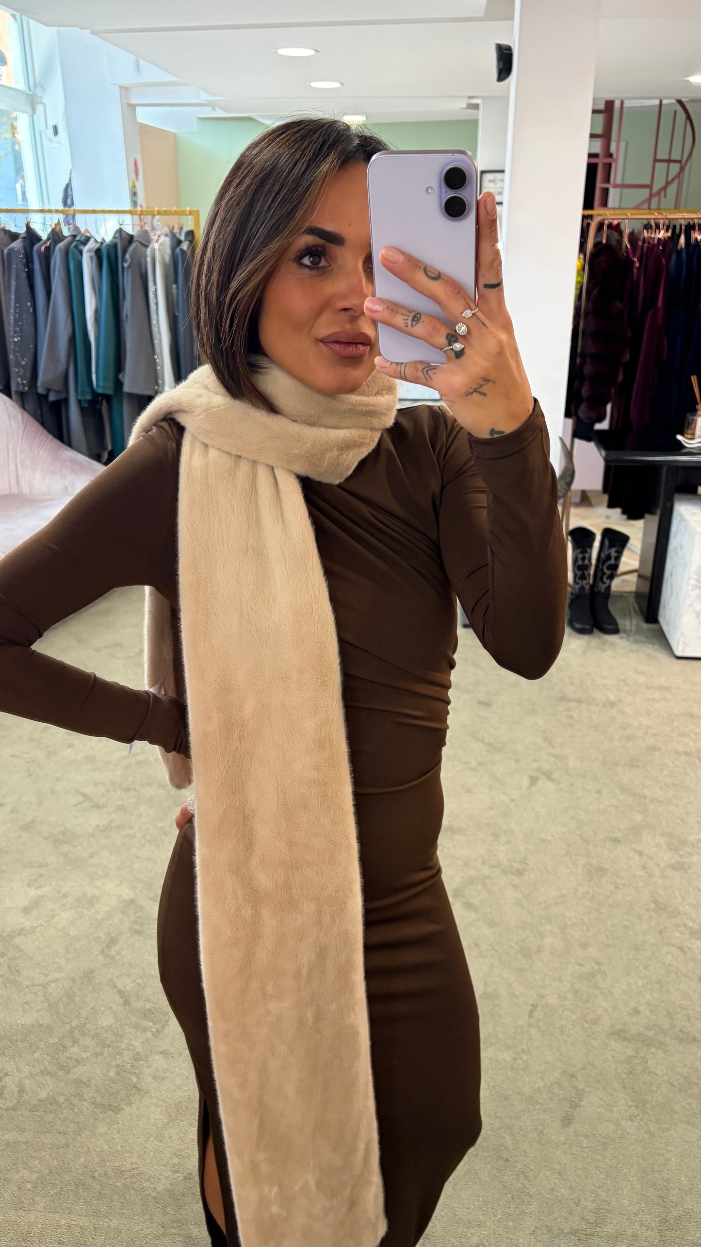 Sciarpa ecru in eco pelliccia sy