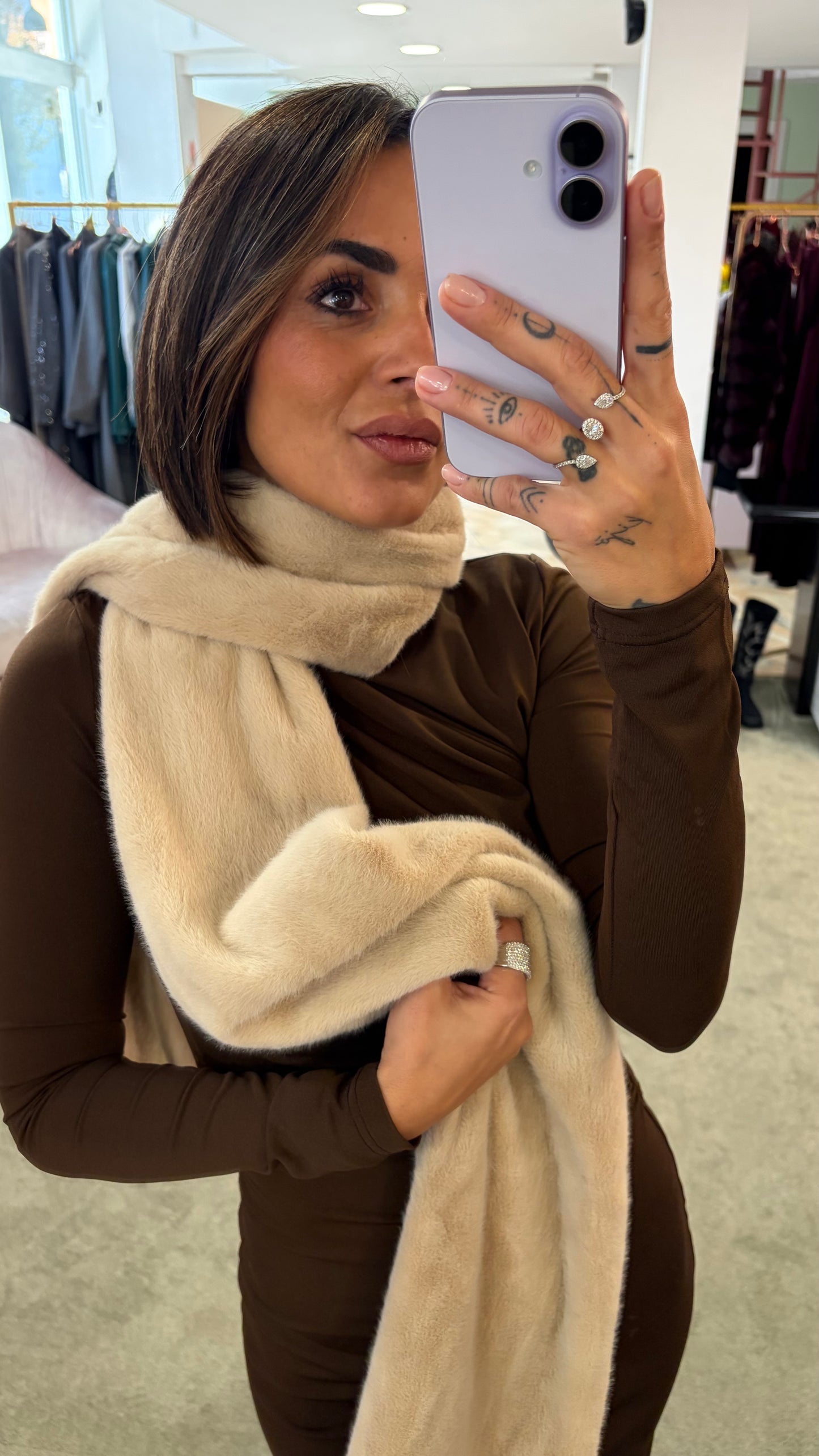 Sciarpa ecru in eco pelliccia sy