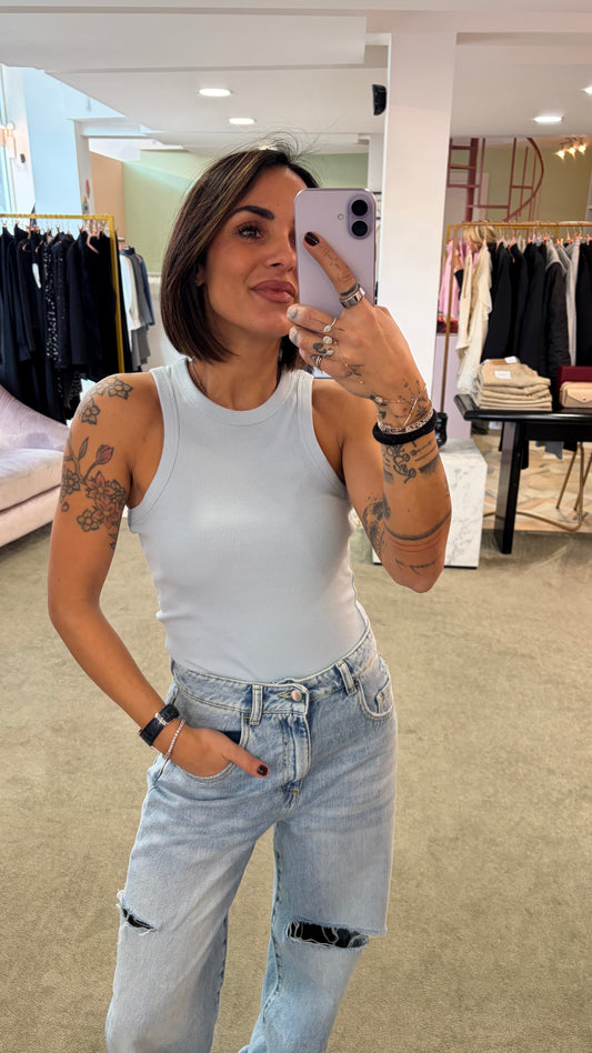 Canotta azzurra a costine scollo all'americana jx