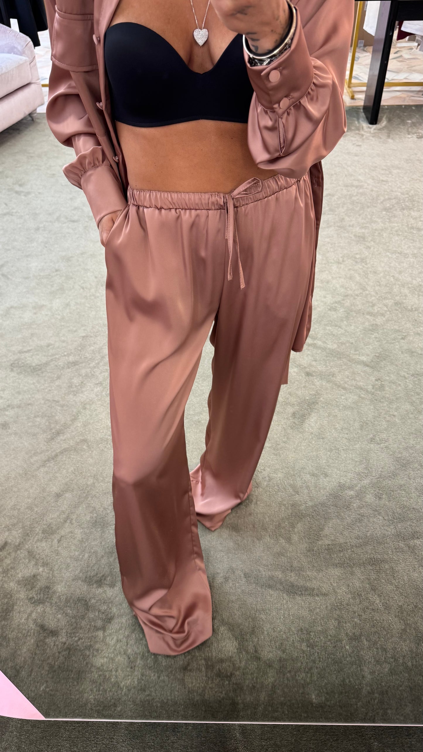 Pantaloni rosa blush in satin morbidi ks