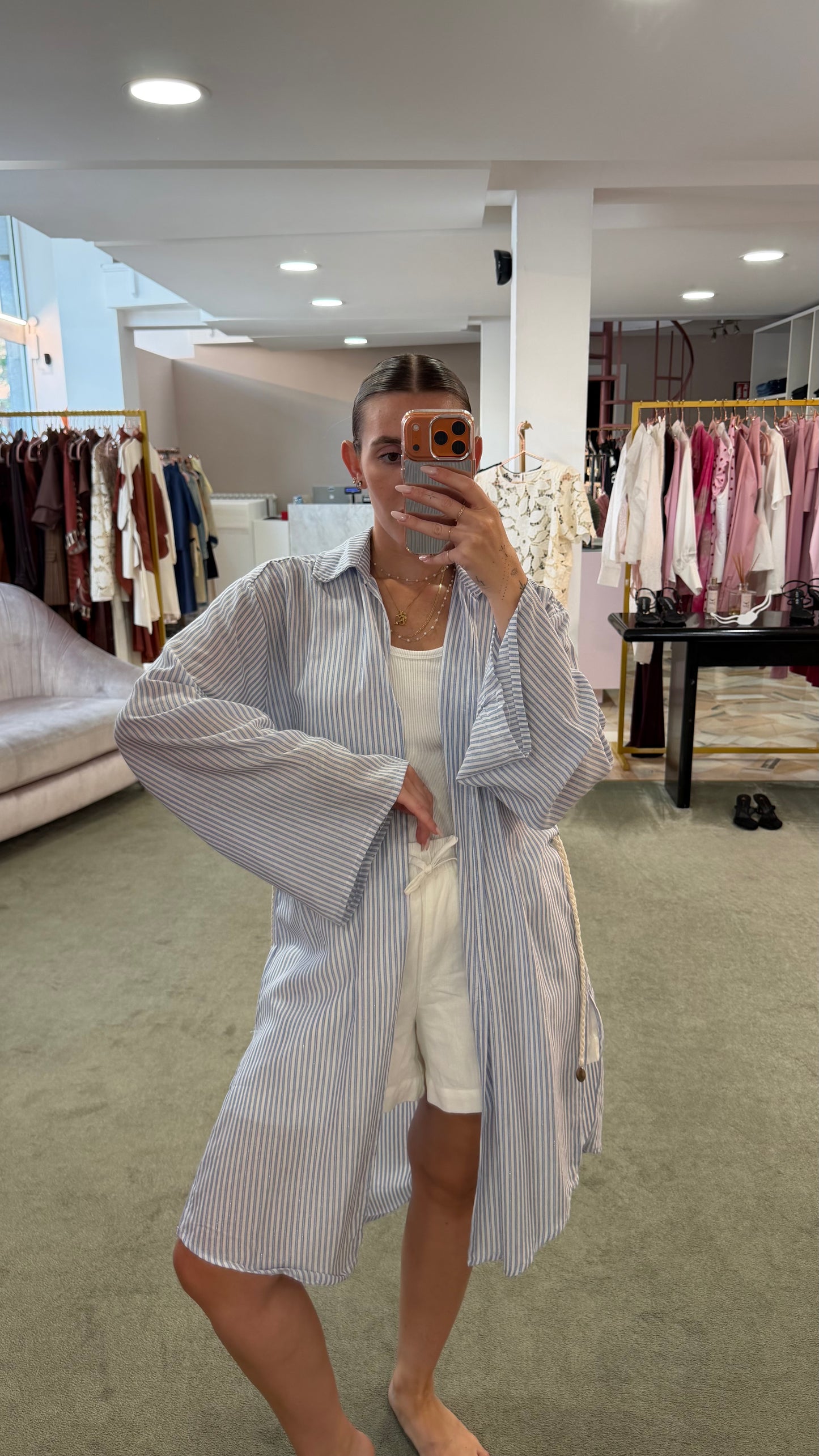 Abito camicia a righe azzurra e bianca con cintura Cotazur