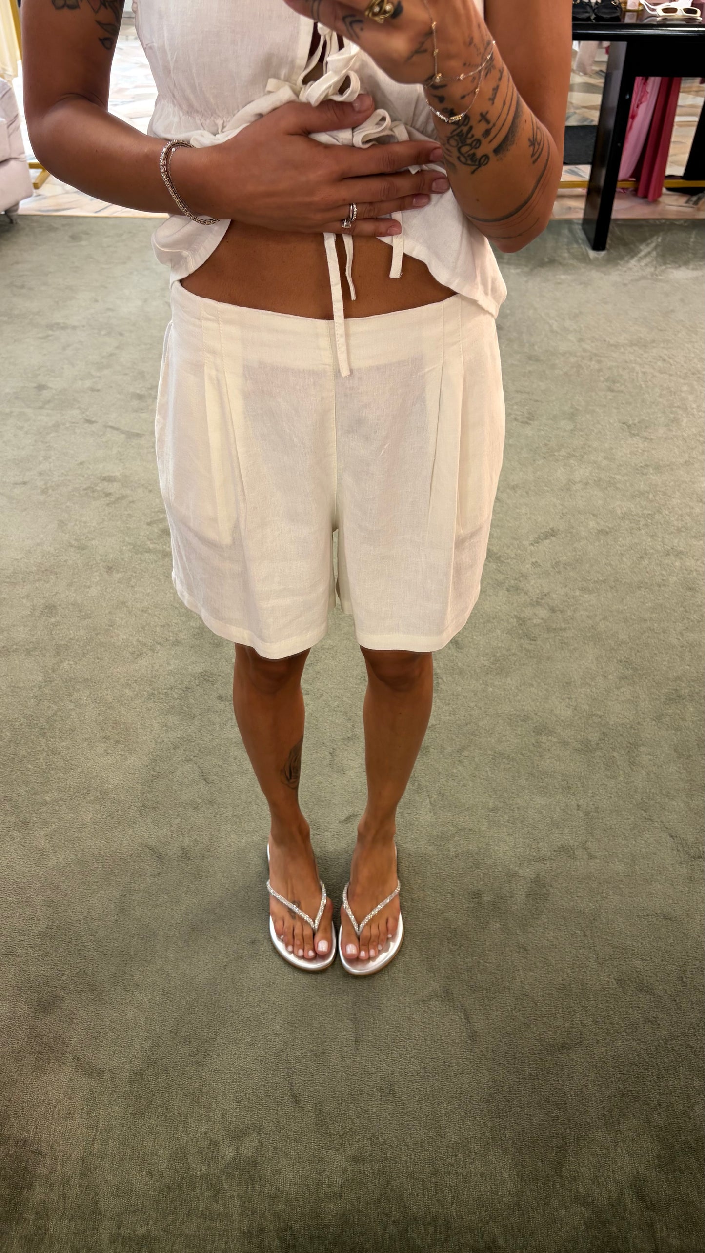 Shorts bianco panna con pences ed elastico jx