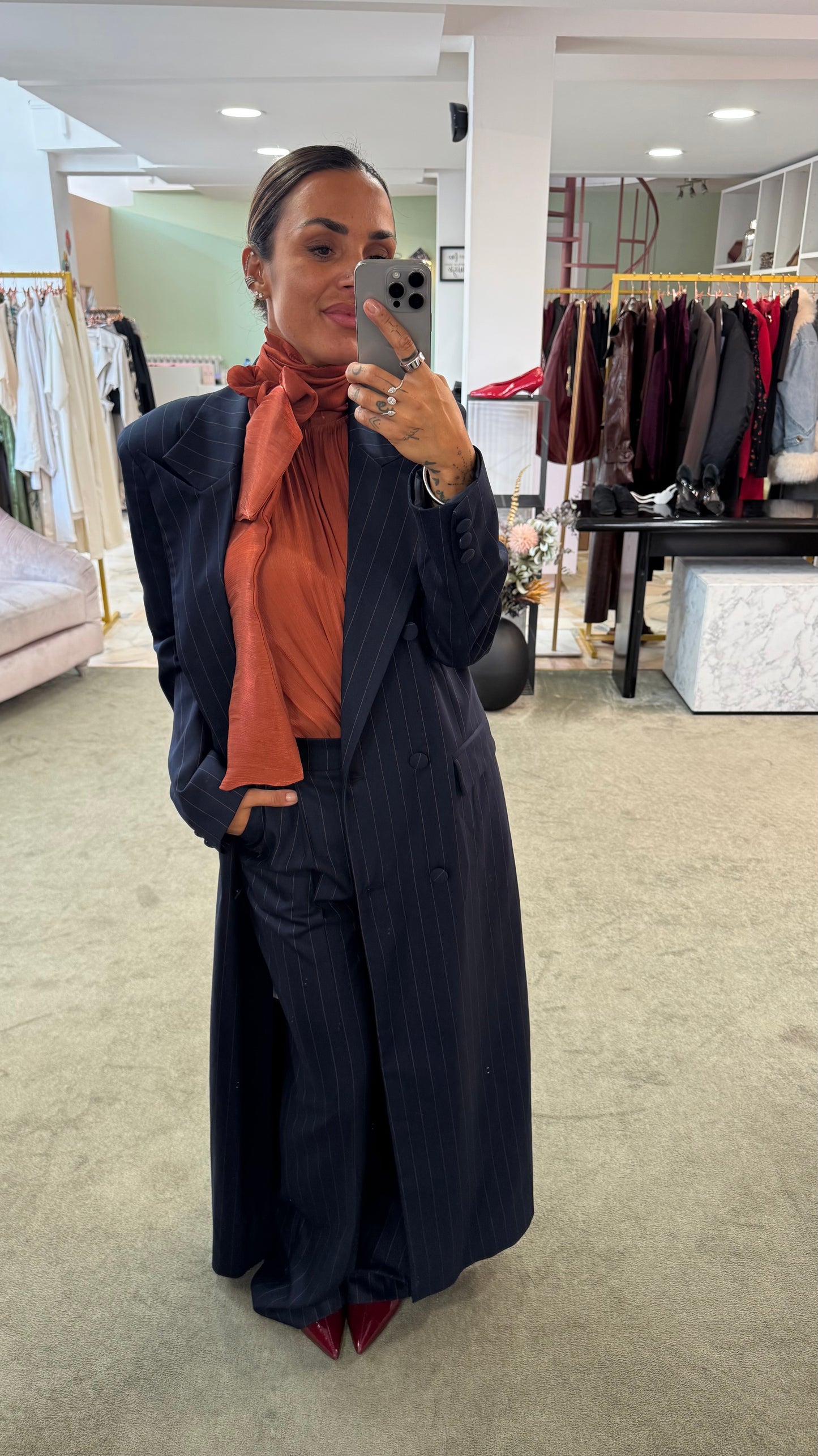 Camicia ruggine smanicata con sciarpina Actualee