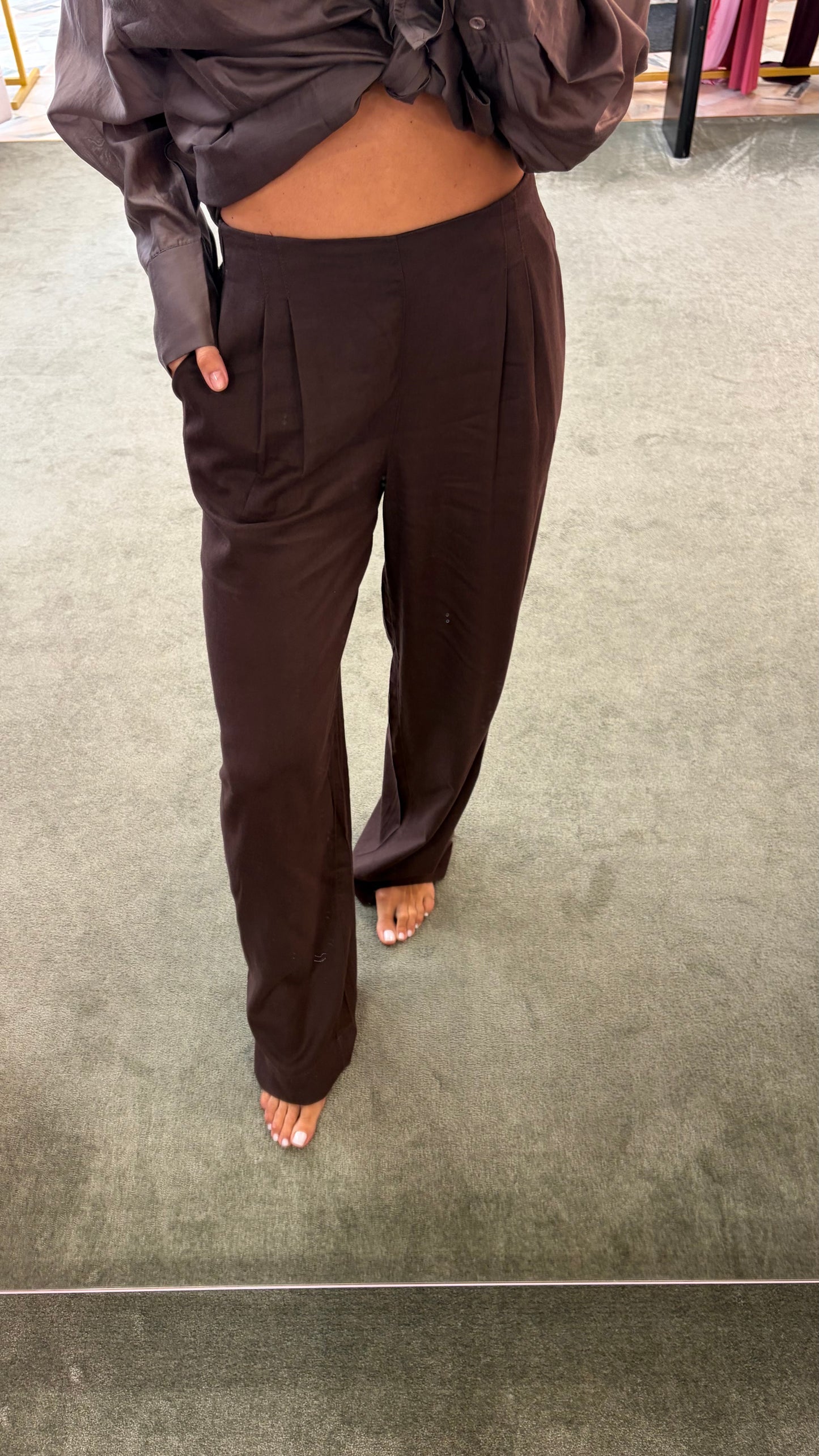 Pantaloni almira marrone caffè con pences ed elastico jx