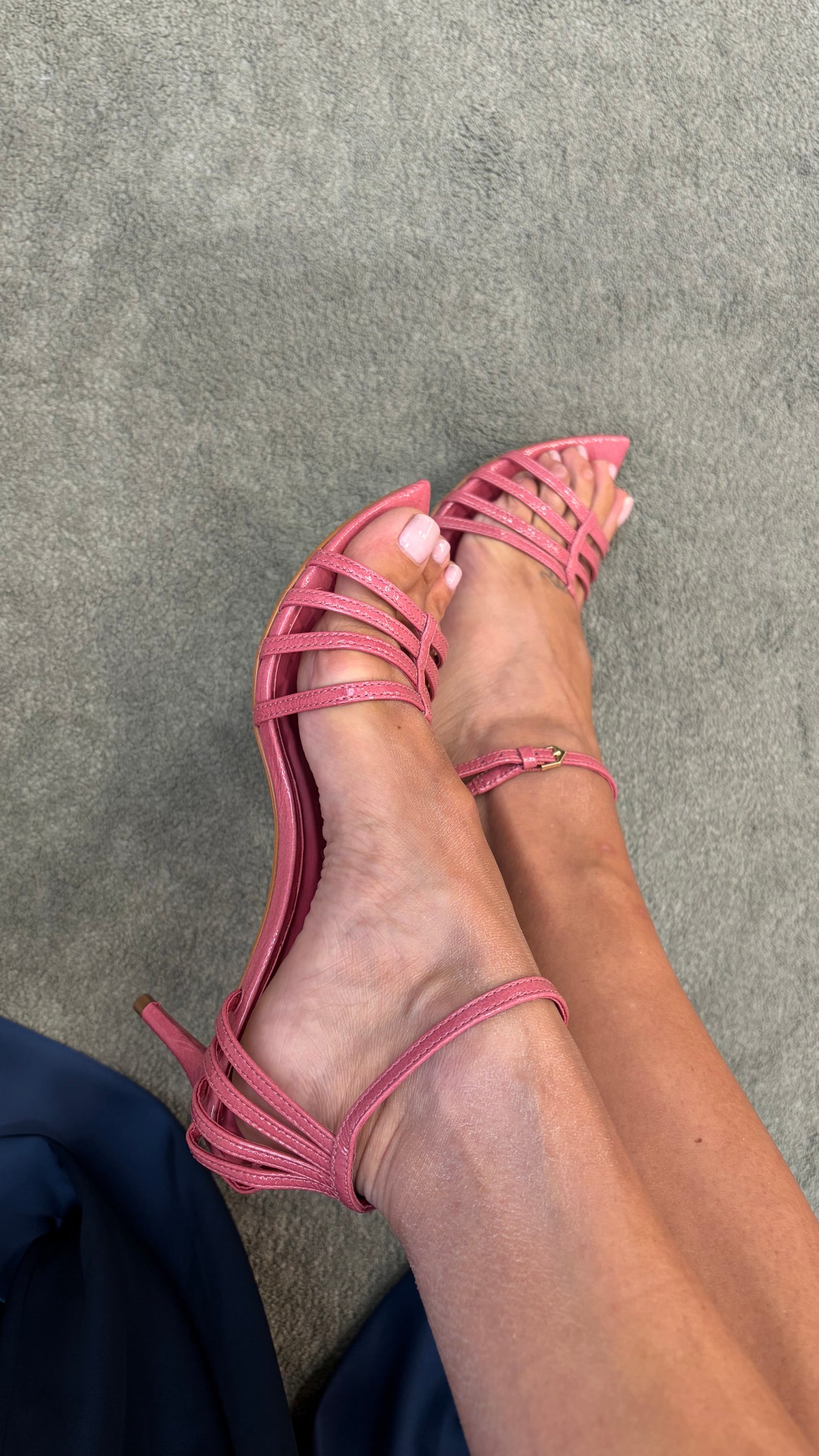 Sandalo rosa blush in vernice con listini