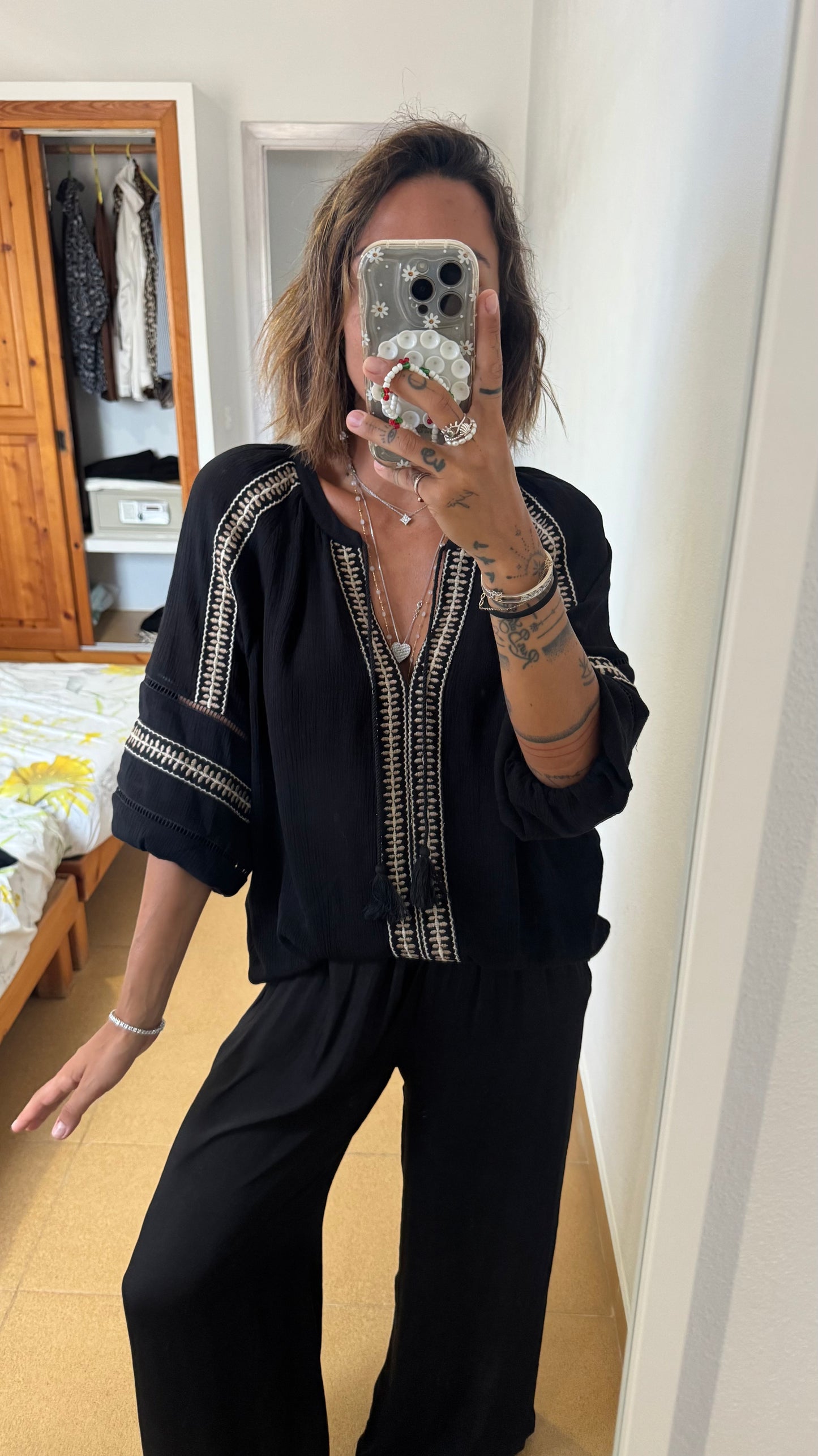 Camicia kaftano nera con ricami sy