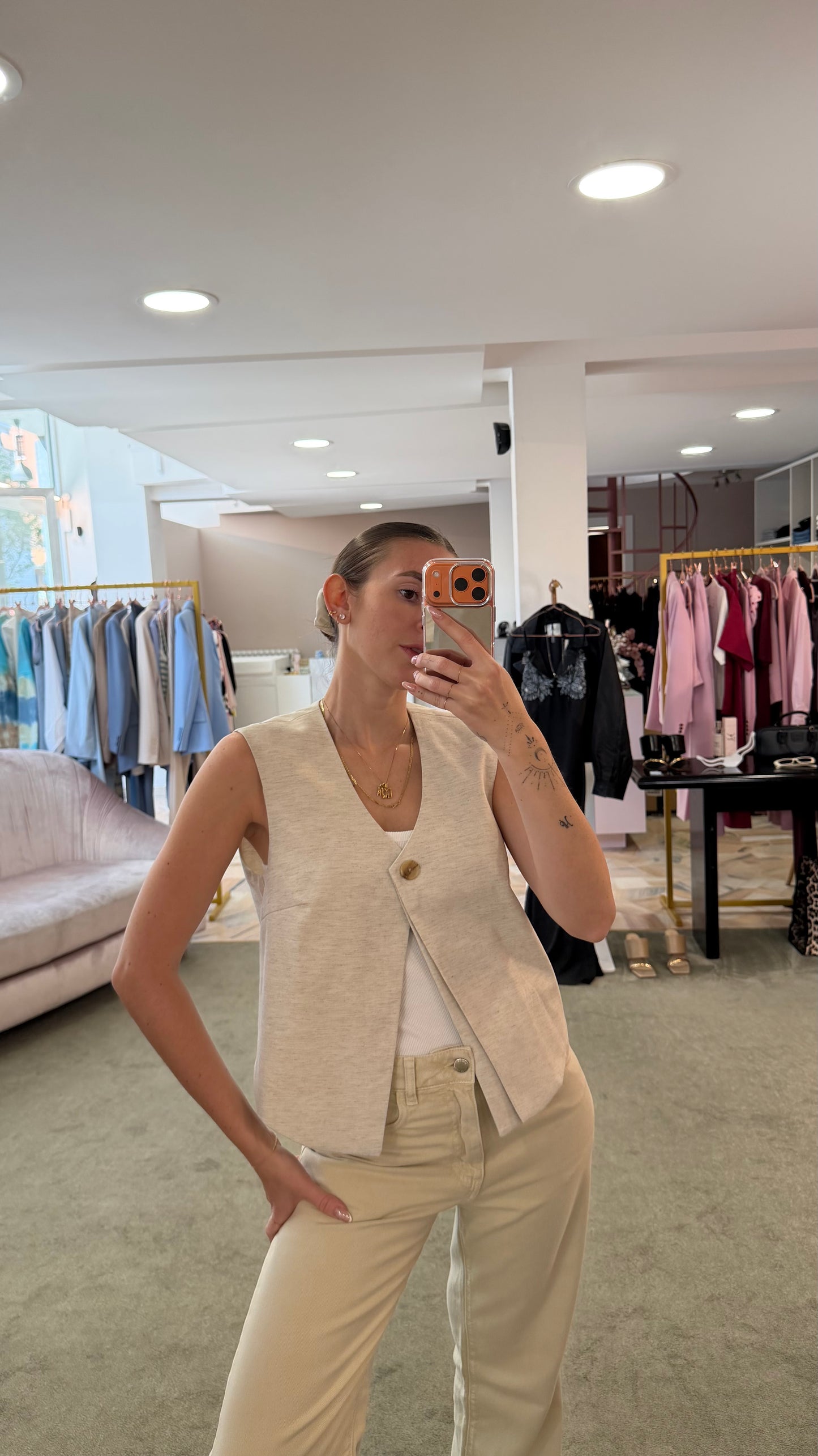 Gilet ecrù melange con un bottone jx