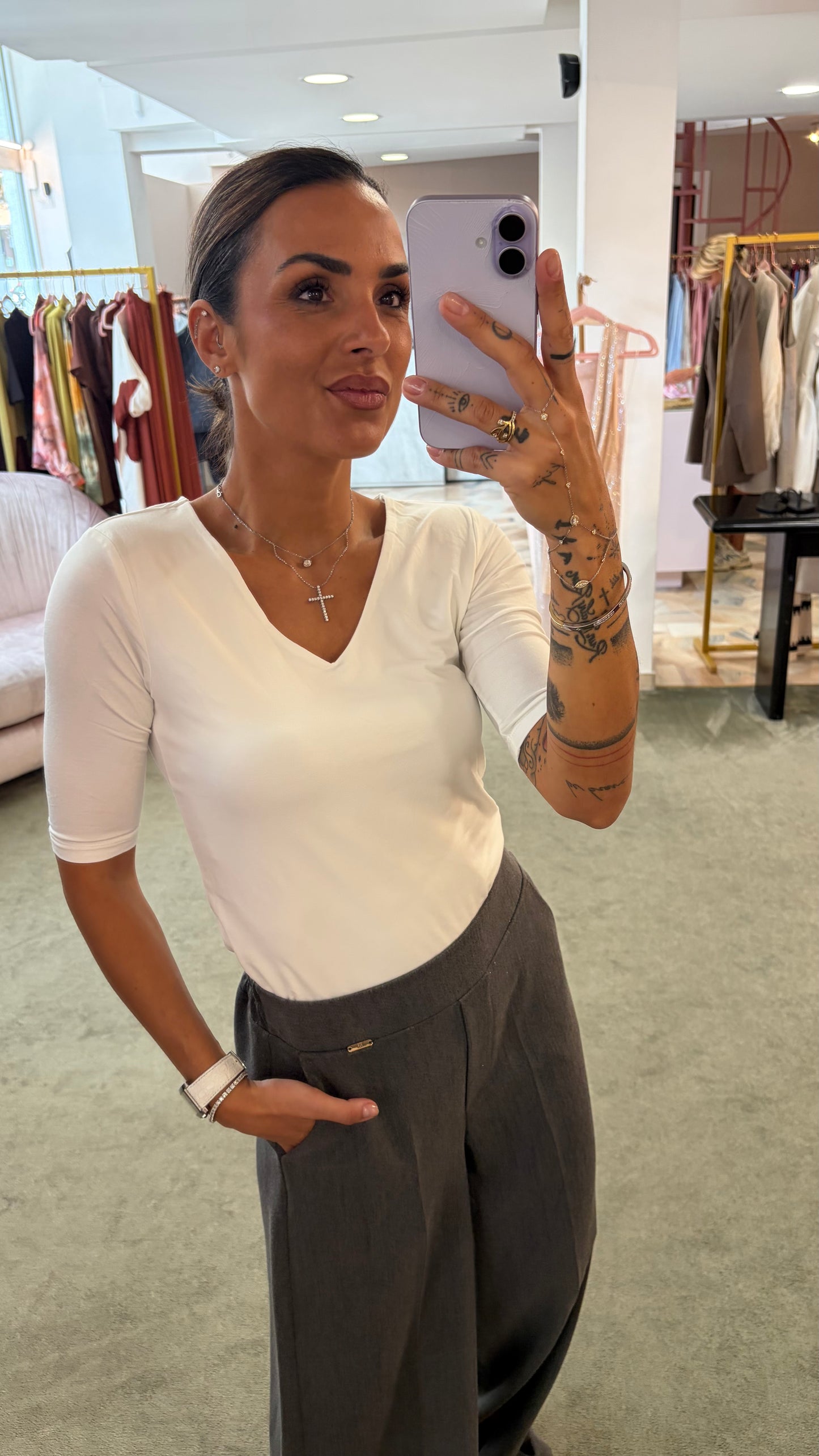 T-shirt Bianca scollo a v manica corta sy