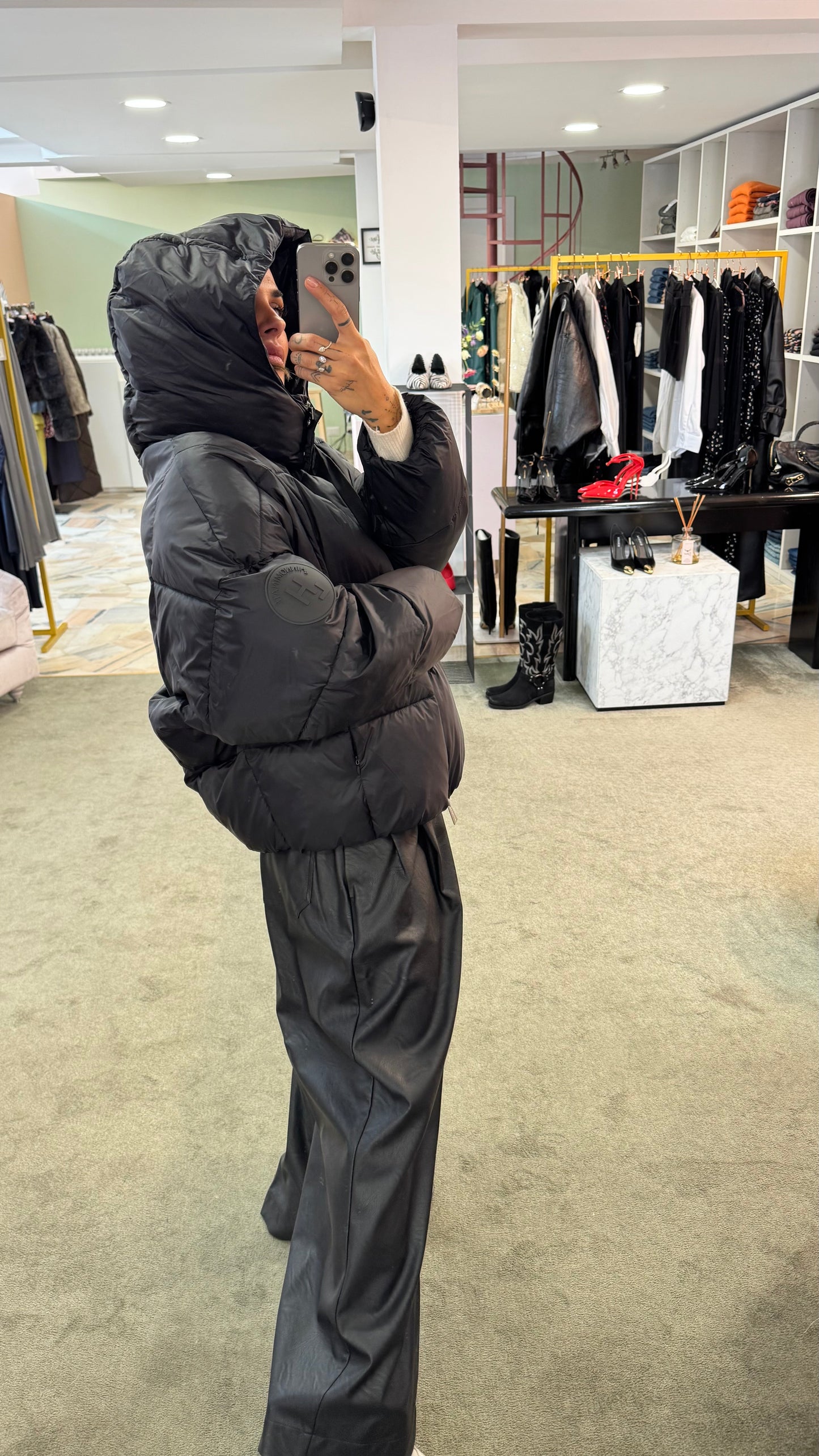 Piumino nero over con cappuccio Hinnominate