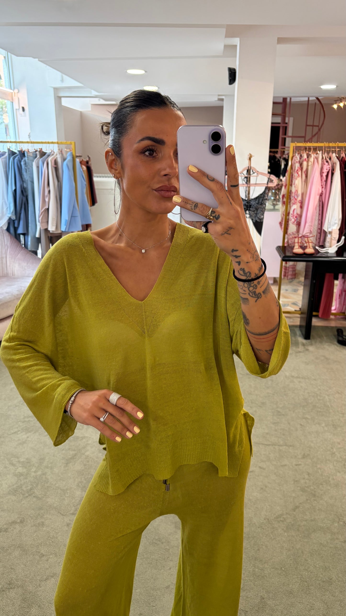 Maglia verde pistacchio scollo a v in lino fy