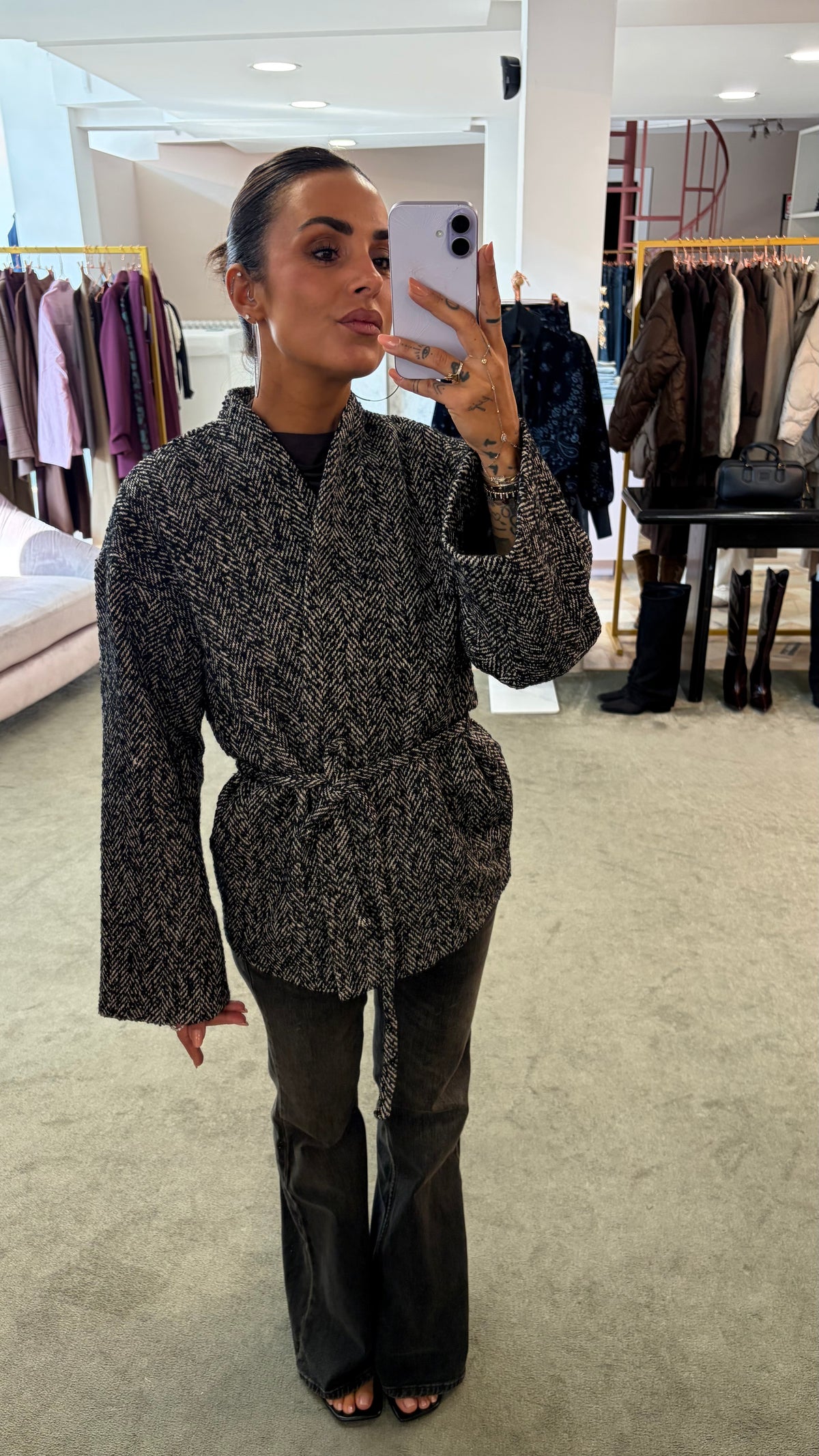 Giacca cappotto kimono spigato nero e panna con cintura aw