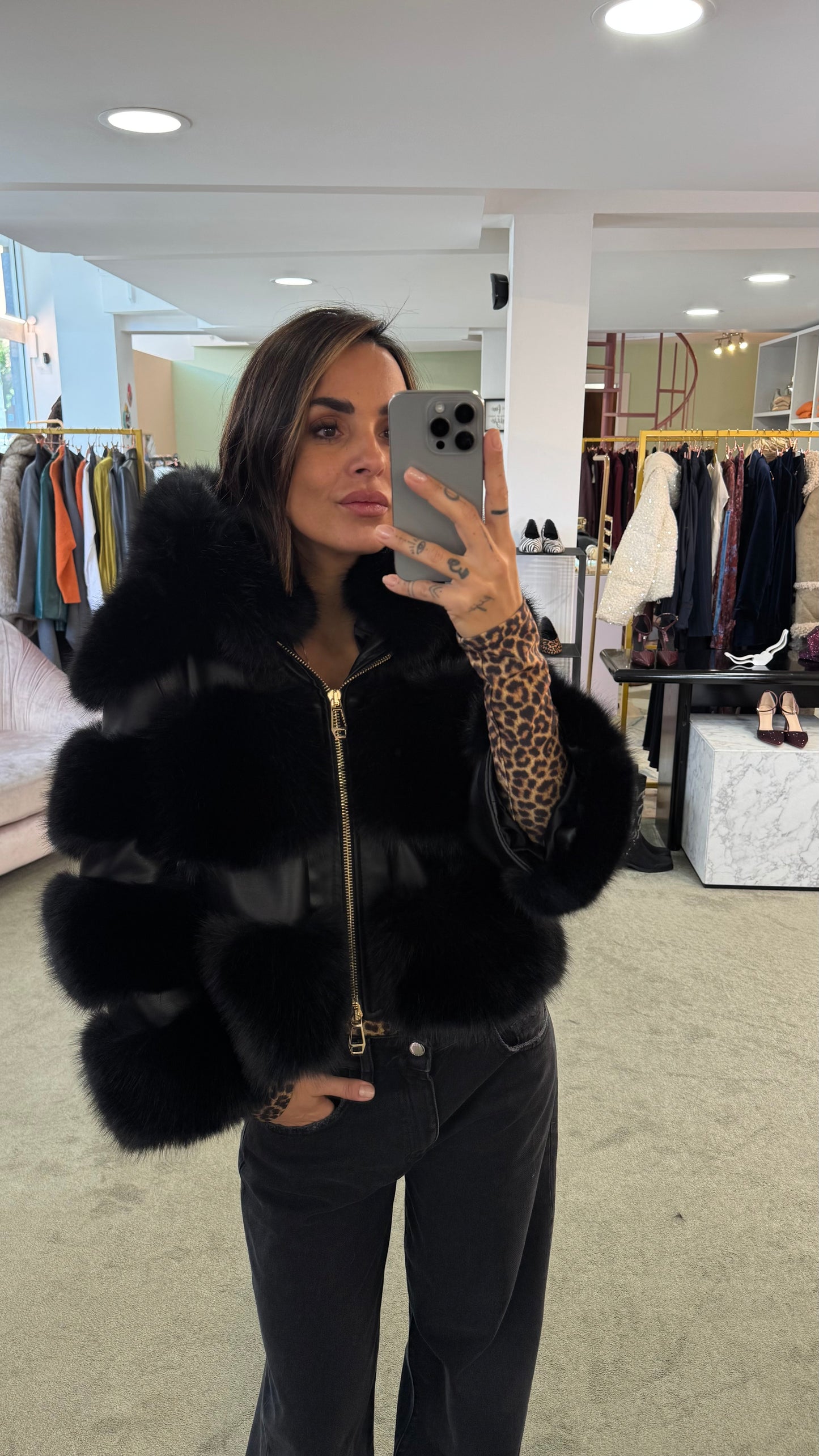 Pelliccia eco nera luxury con cappuccio ys