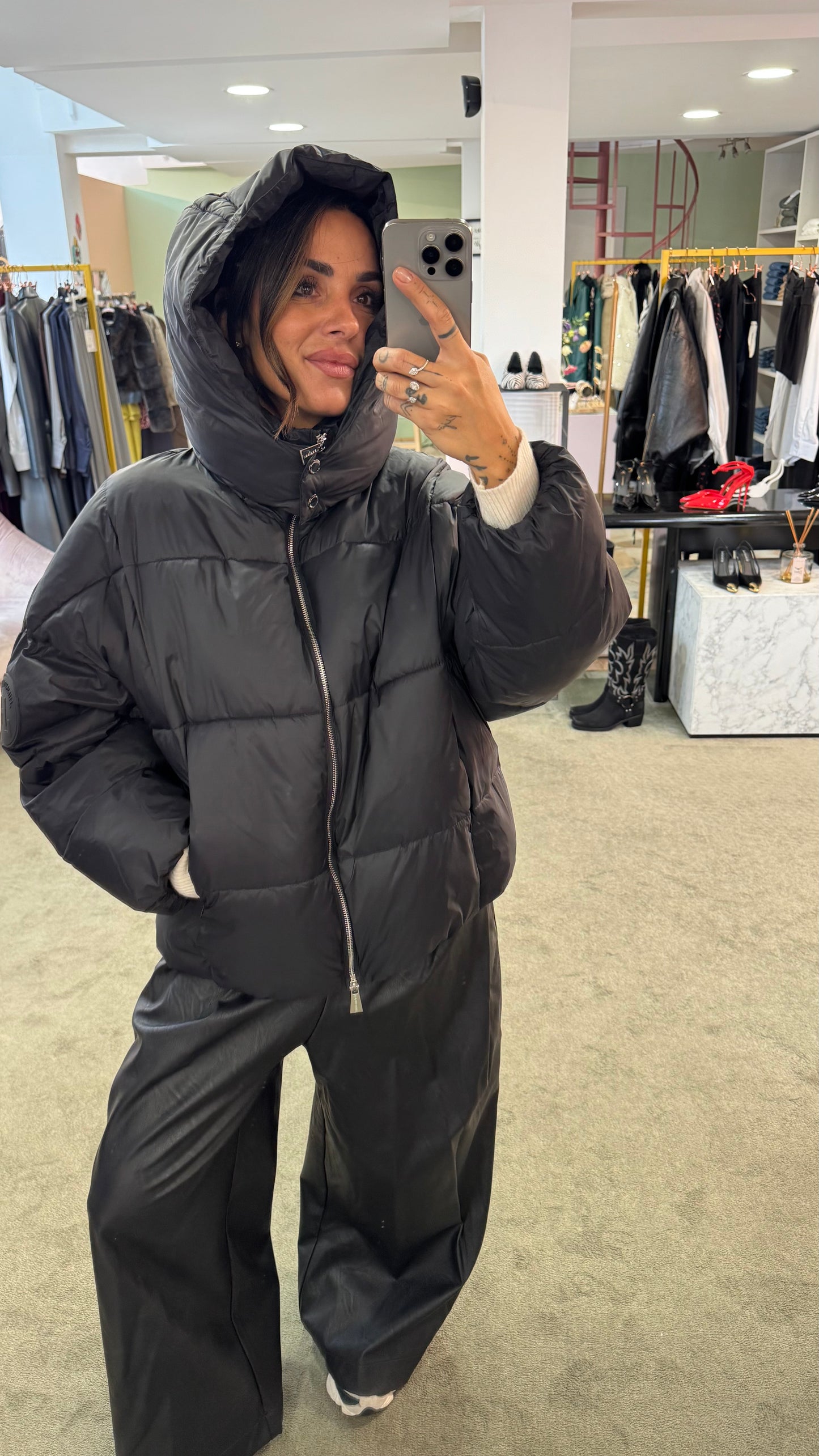 Piumino nero over con cappuccio Hinnominate