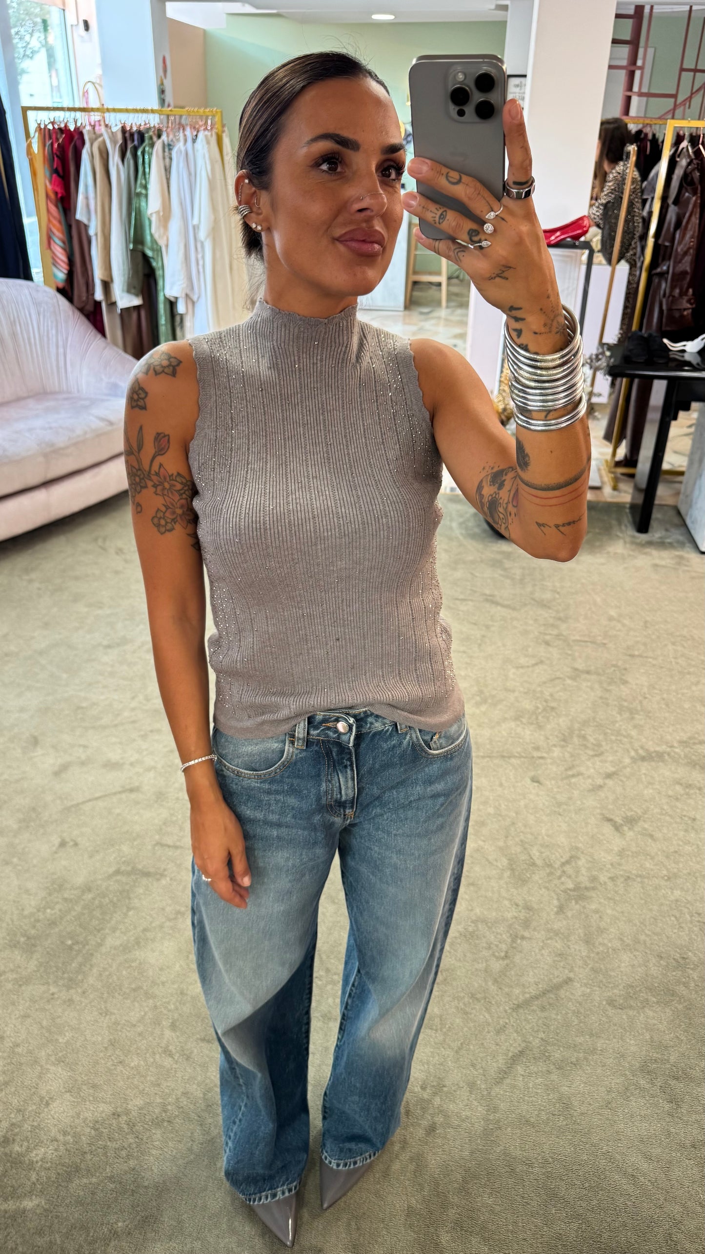 Lupetto smanicato grigio con cristalli a costine fr