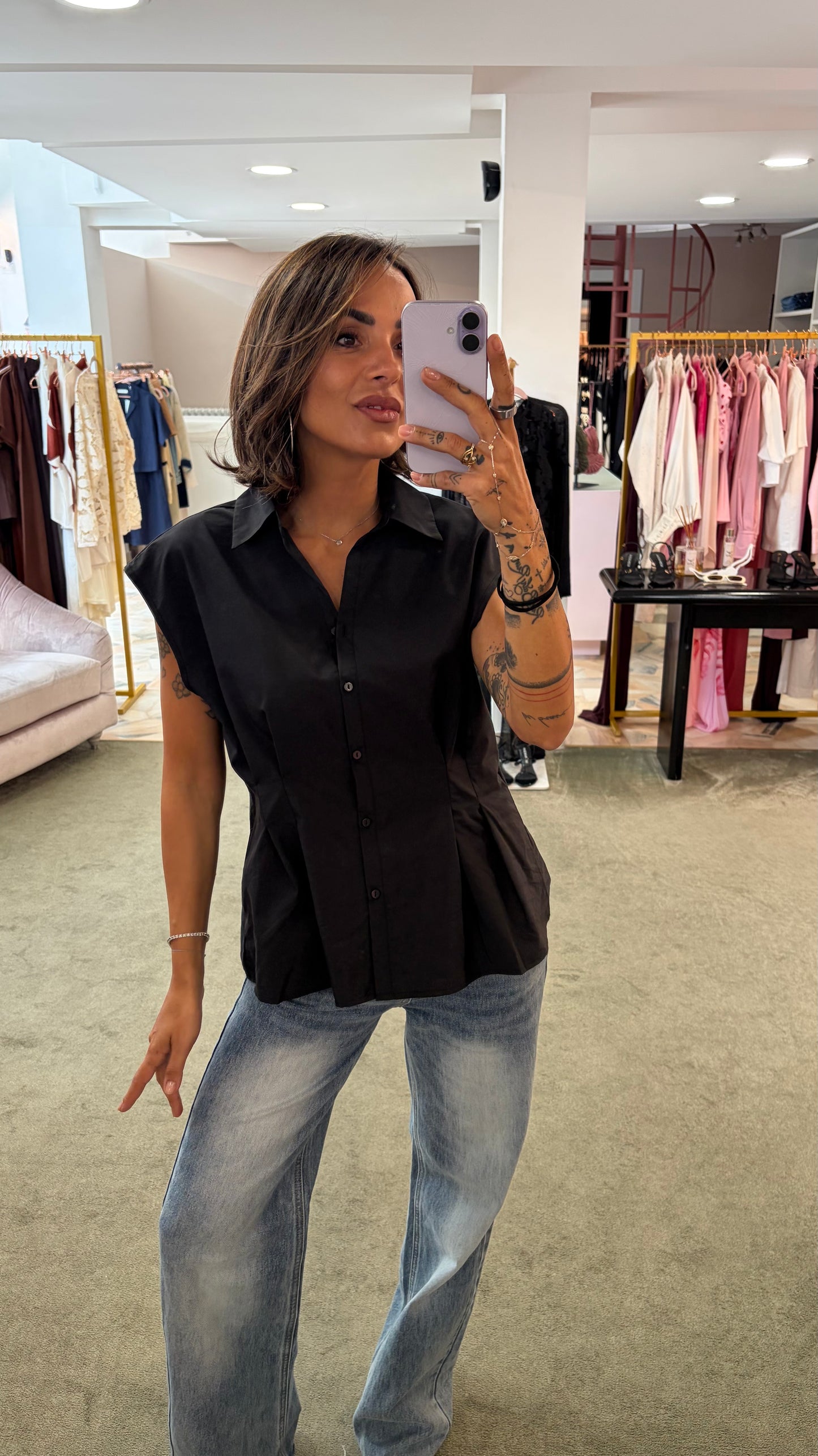 Camicia nera sciancrata manica scesa sy