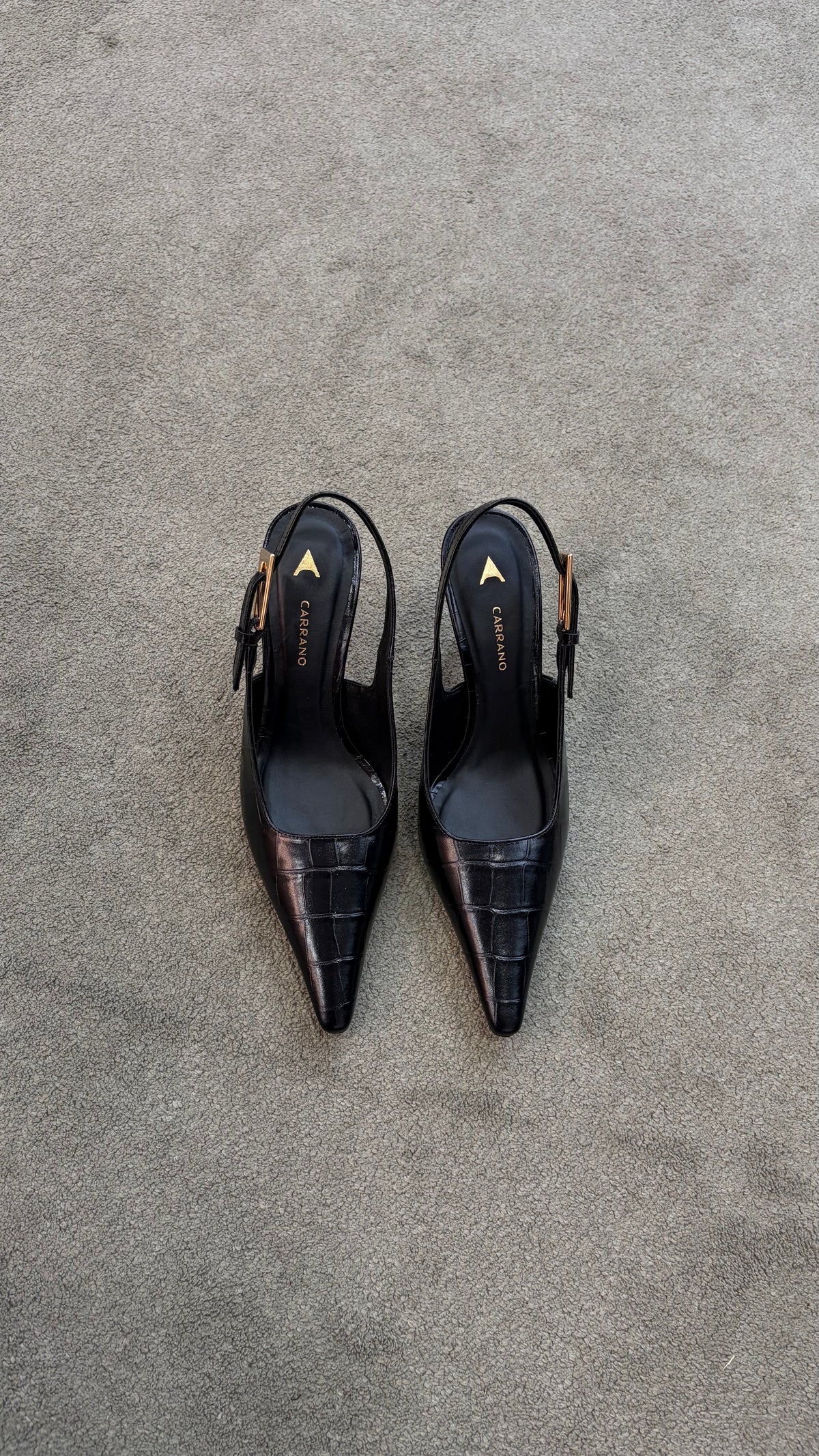Slingback nera in pelle crocco con fibbia oro cr