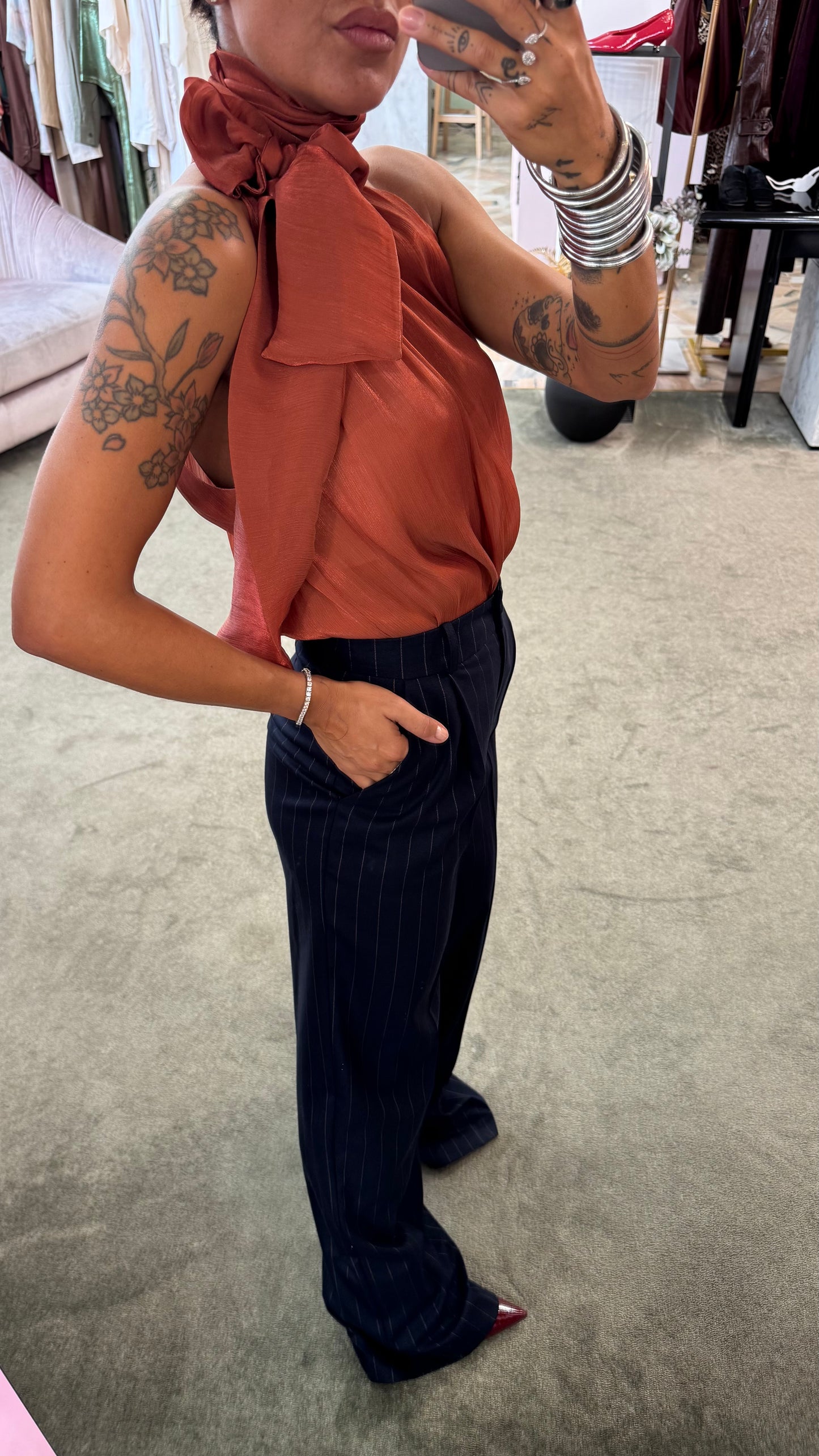 Camicia ruggine smanicata con sciarpina Actualee