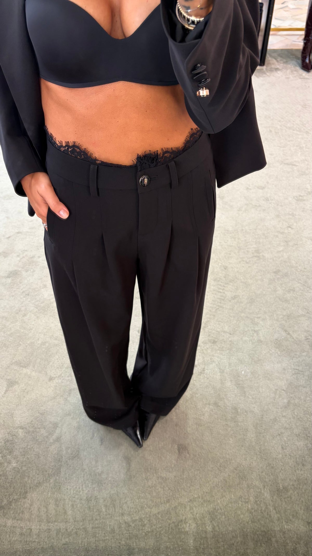 Pantaloni neri con pizzo in vita wide leg fr